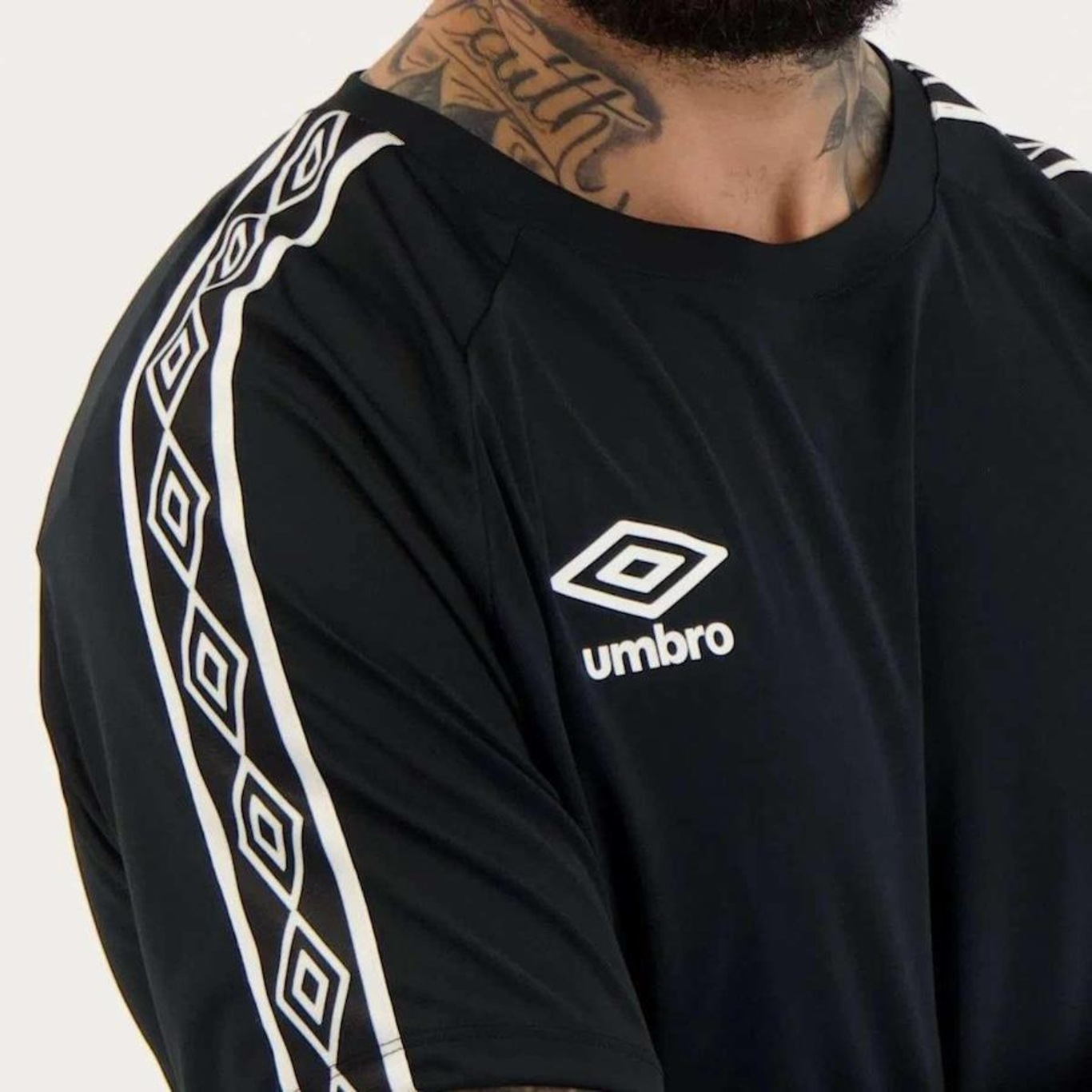 Camiseta Umbro Manga Curta Traditional Club - Masculina - Foto 3