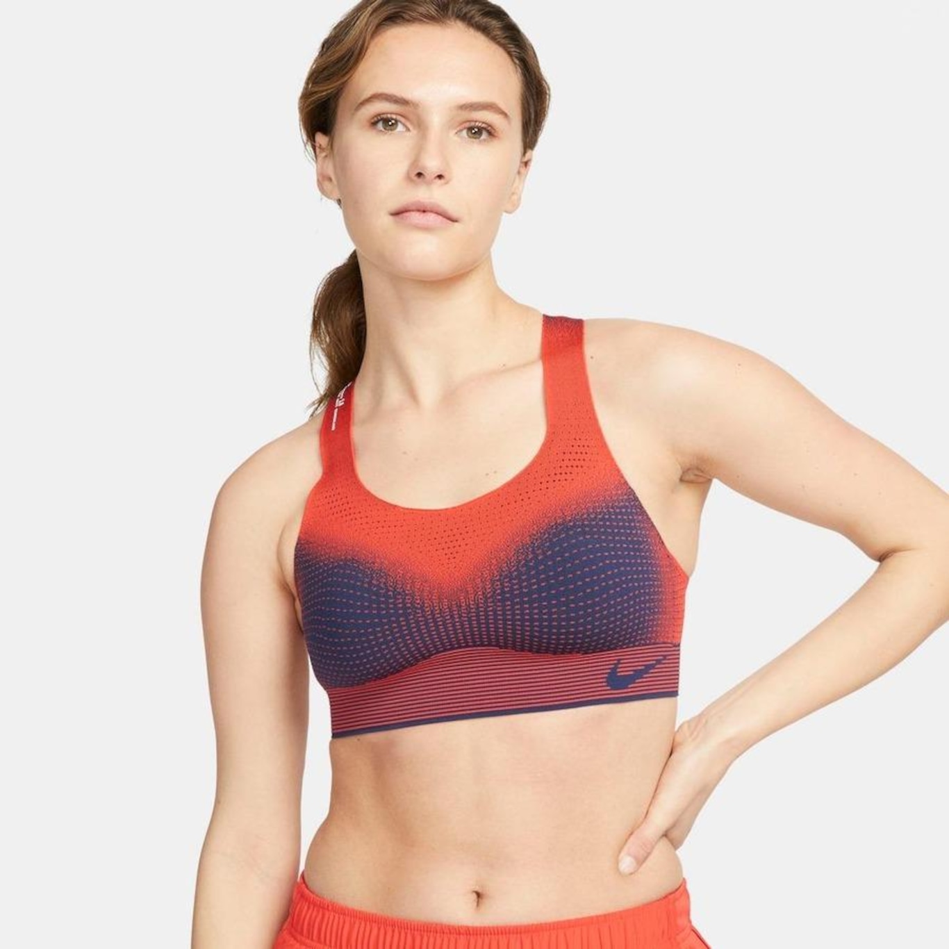 Top Fitness Nike Swoosh Flyknit - Feminino em Promoção