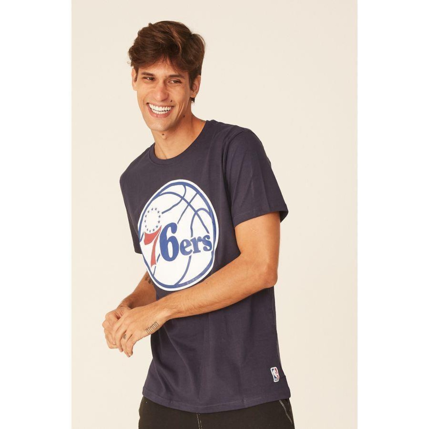 Camiseta NBA Estampada Big Logo Philadelphia 76ers Casual - Masculina - Foto 1