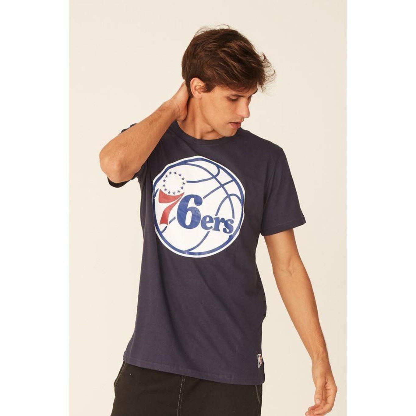 Camiseta NBA Estampada Big Logo Philadelphia 76ers Casual - Masculina - Foto 4