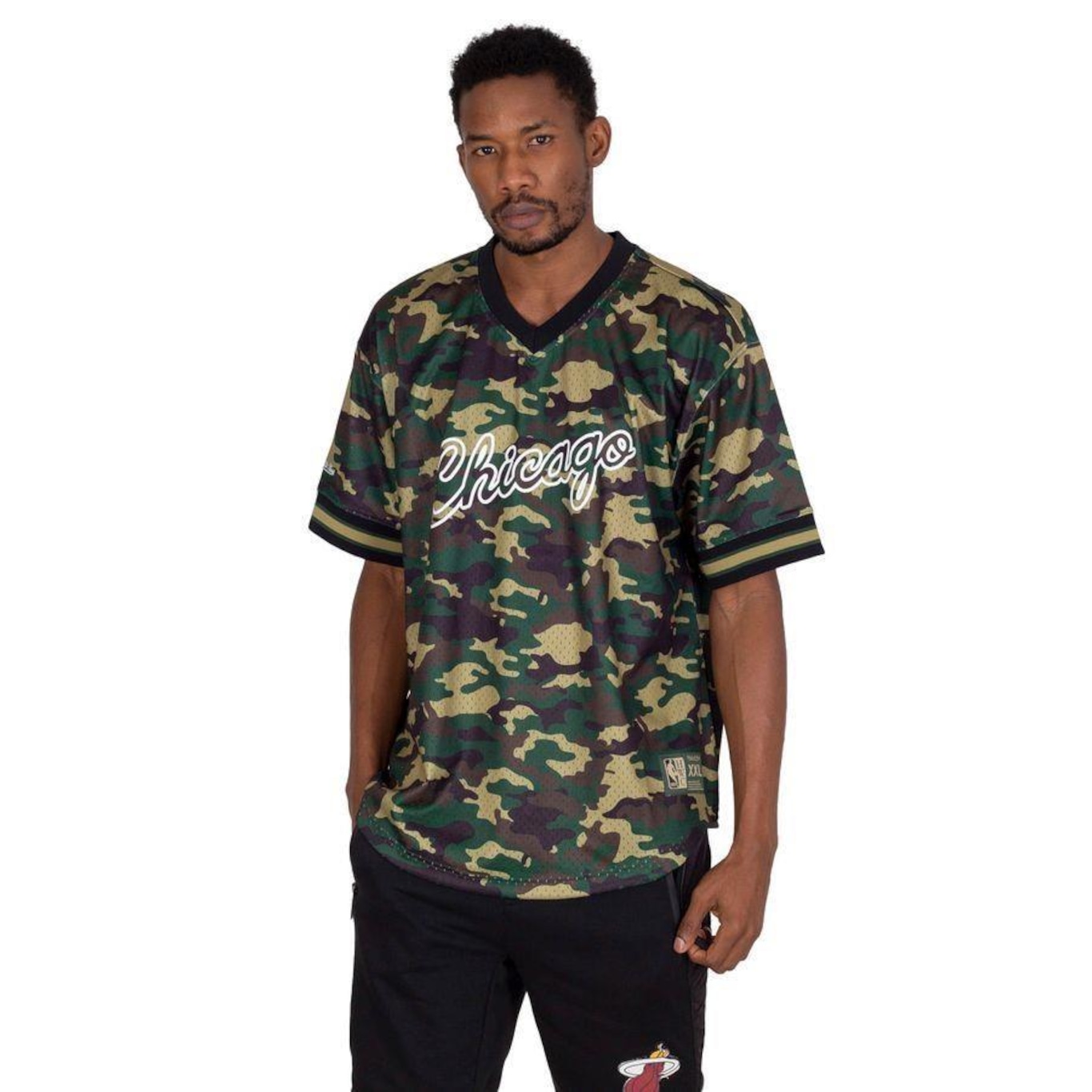 Camiseta Mitchell & Ness Swingman Camuflada Chicago Bulls - Masculina - Foto 3