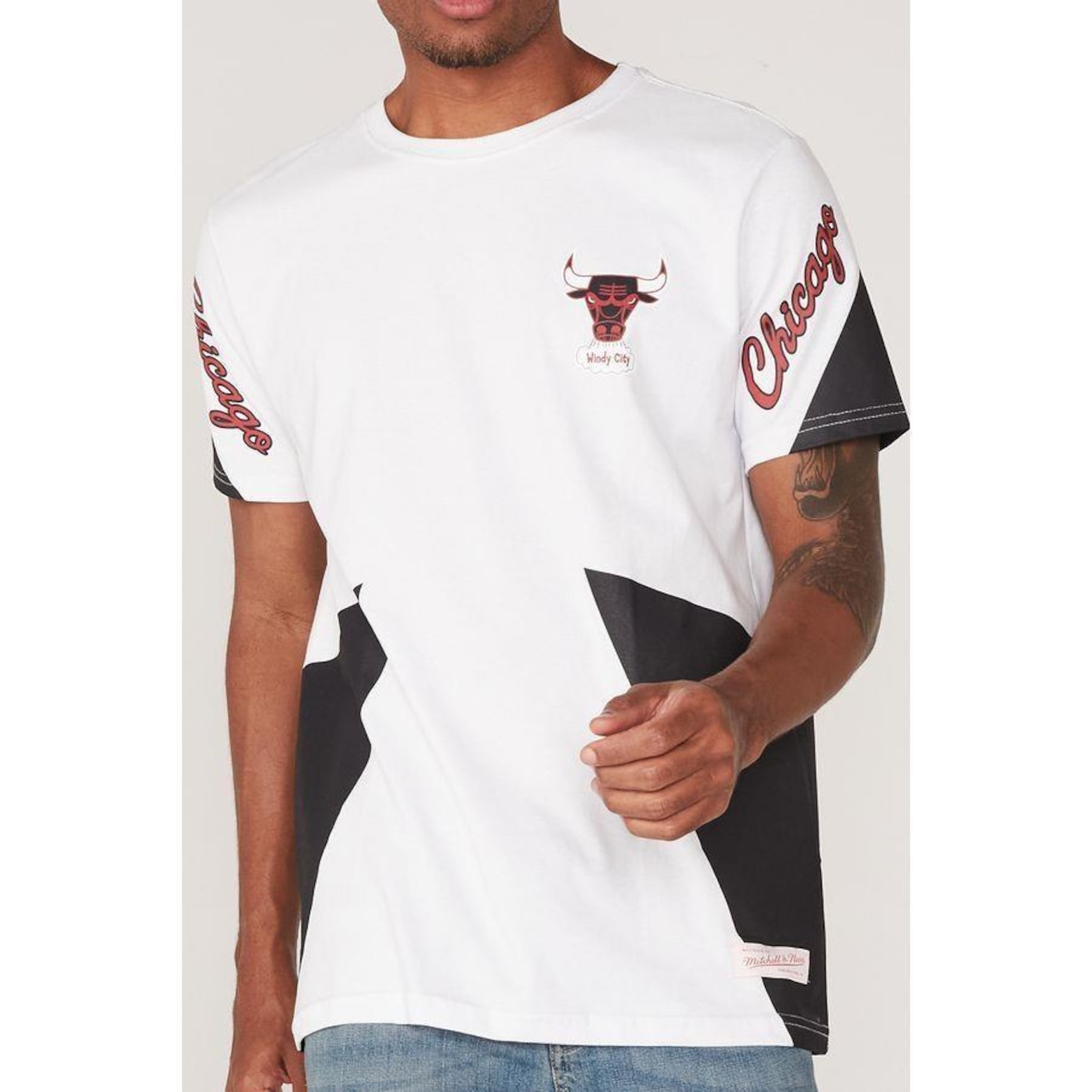 Camiseta Mitchell & Ness Estampada Chicago Bulls - Masculina - Foto 3