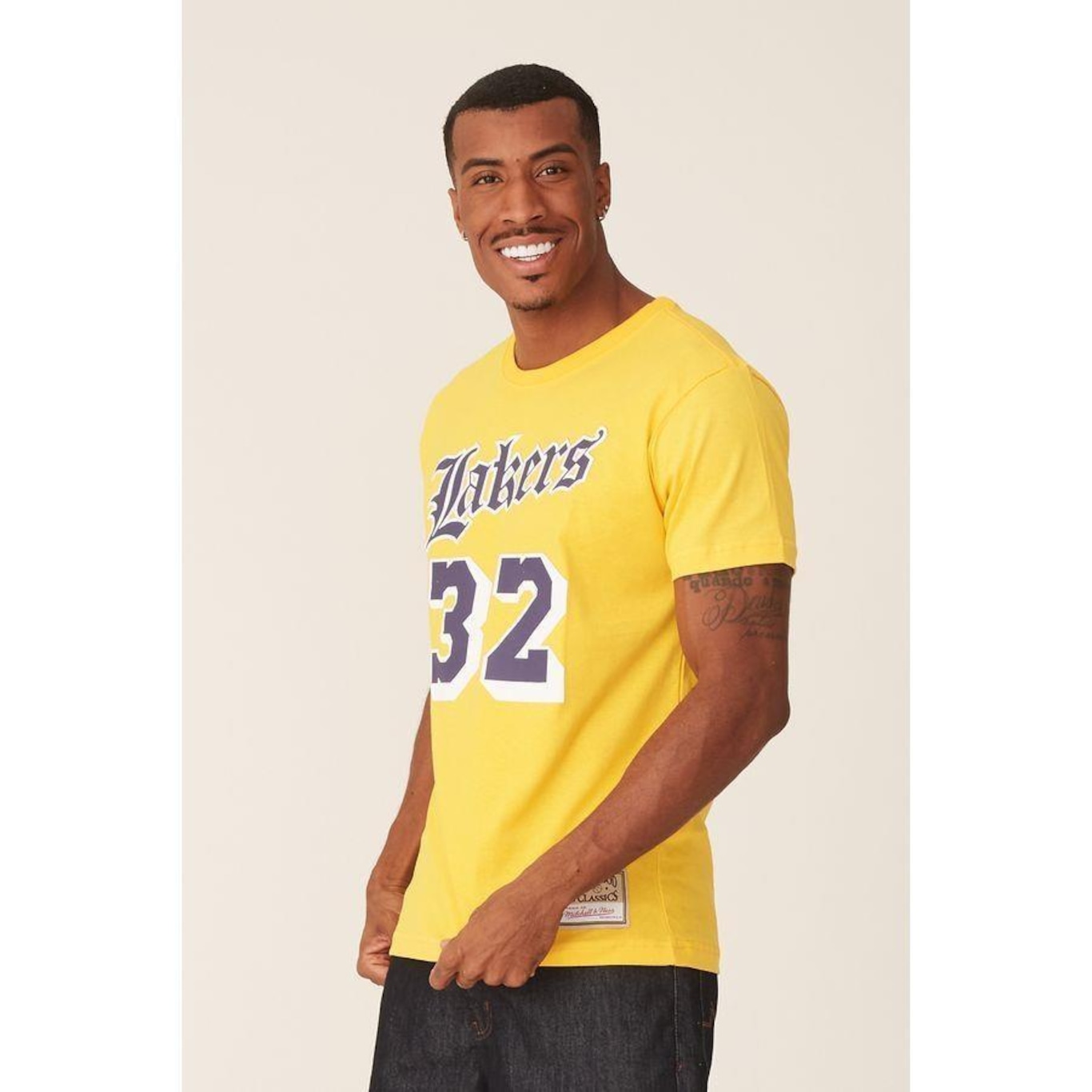 Camiseta Mitchell & Ness Estampada Los Angeles Lakers Magic Johnson - Masculina - Foto 4