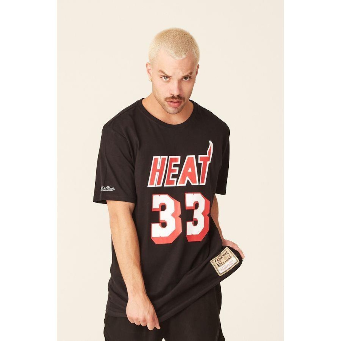 Camiseta Mitchell & Ness Especial Miami Heat Alonzo Mourning - Masculina - Foto 3