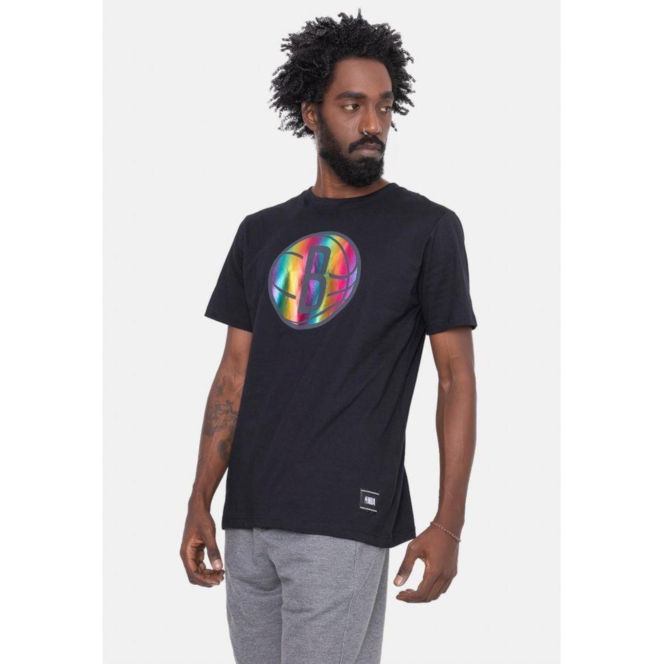 Camiseta Nba Rainbow Logo Brooklyn Nets - Masculina - Foto 4