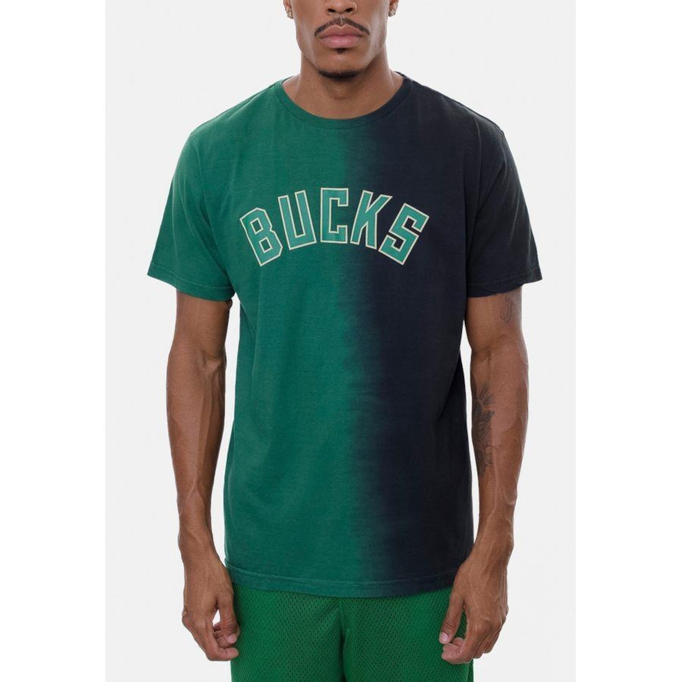 Camiseta NBA Gradient Color Milwaukee Bucks - Masculina - Foto 3