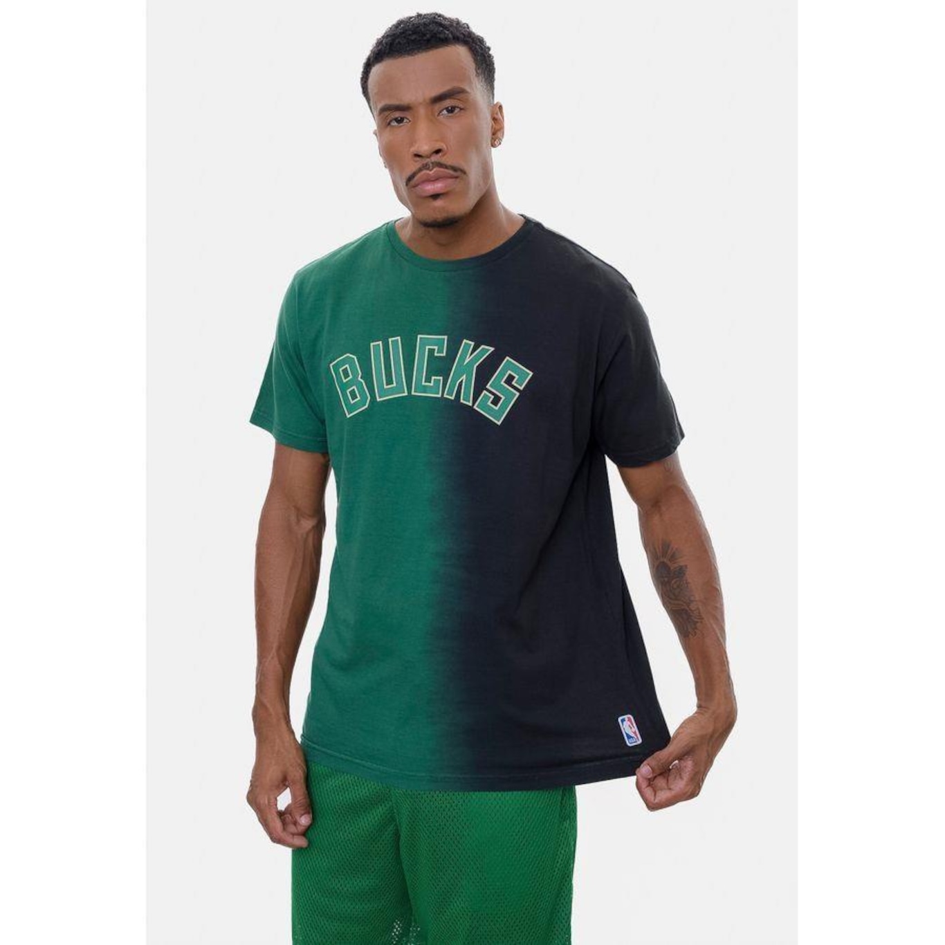 Camiseta NBA Gradient Color Milwaukee Bucks - Masculina - Foto 4