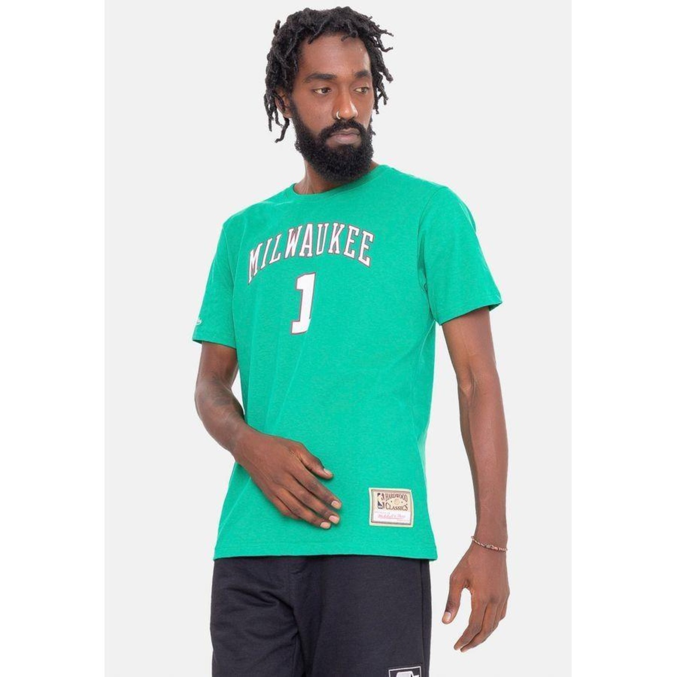 Camiseta Mitchell & Ness Name and Number Oscar Robertson Milwaukee Bucks - Masculina - Foto 4