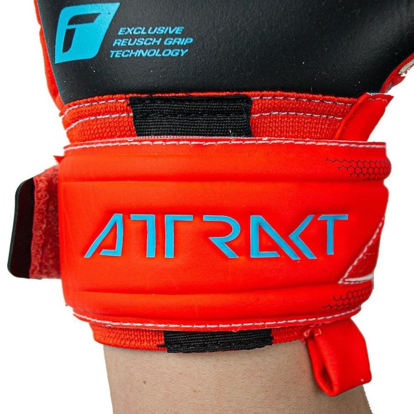 Luvas De Goleiro Reusch Attrakt Gold X - Adulto - Foto 5