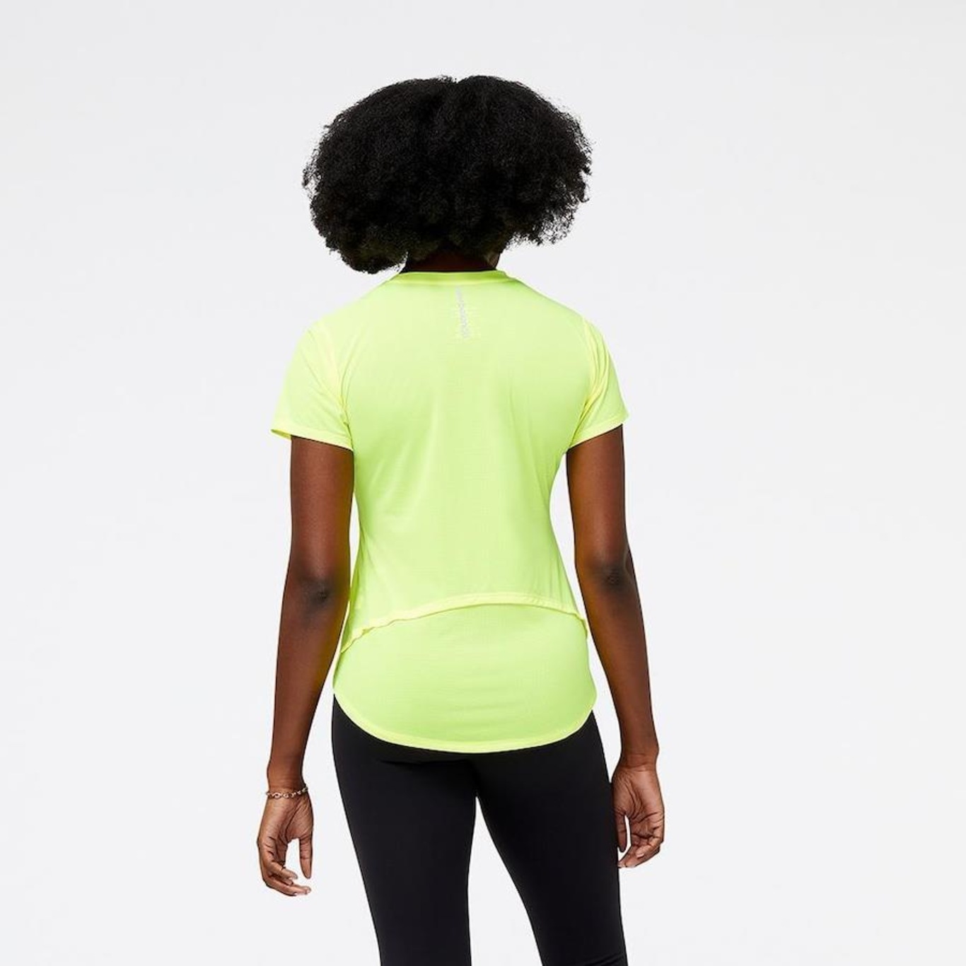 Camiseta New Balance Accelerate - Feminina - Foto 3