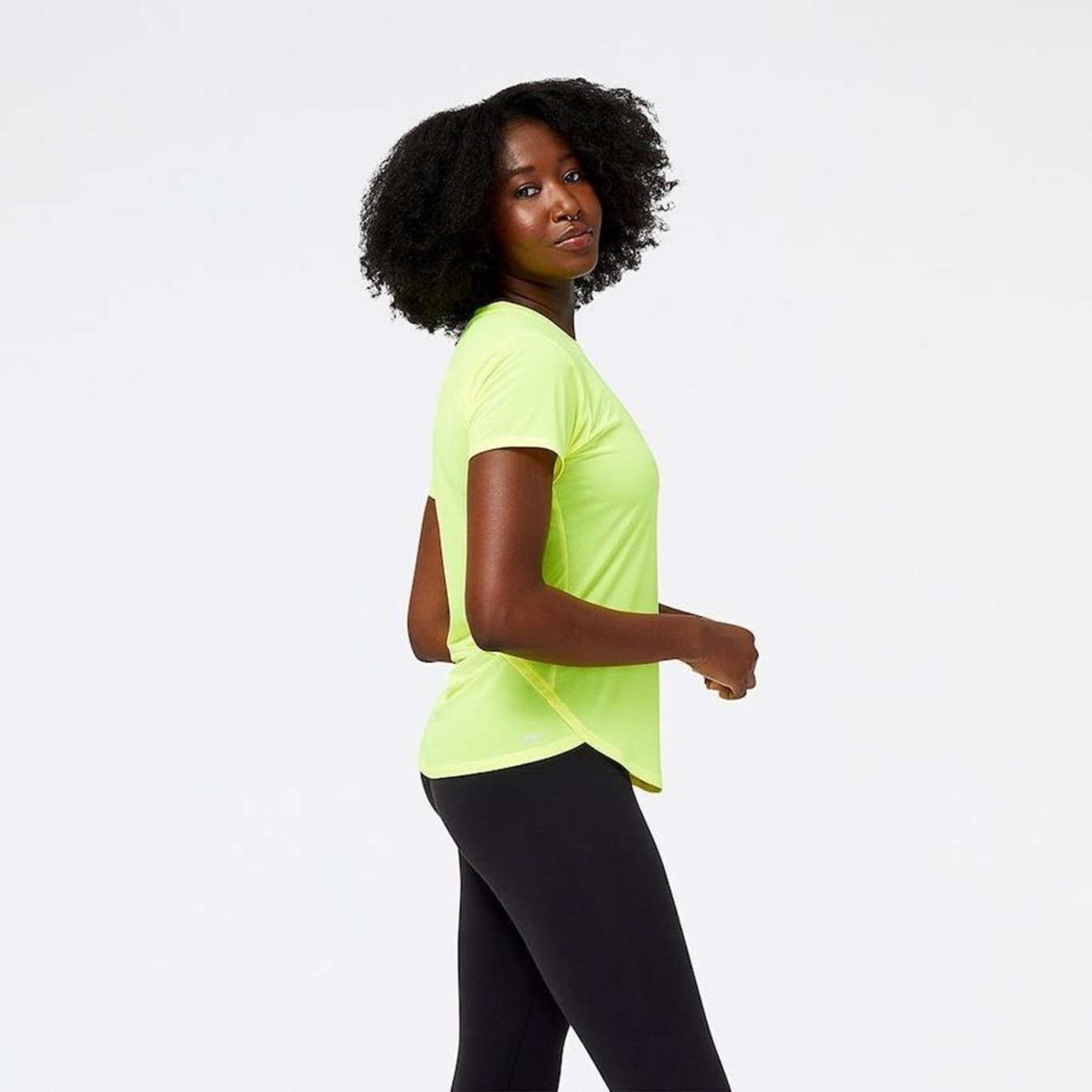 Camiseta New Balance Accelerate - Feminina - Foto 4