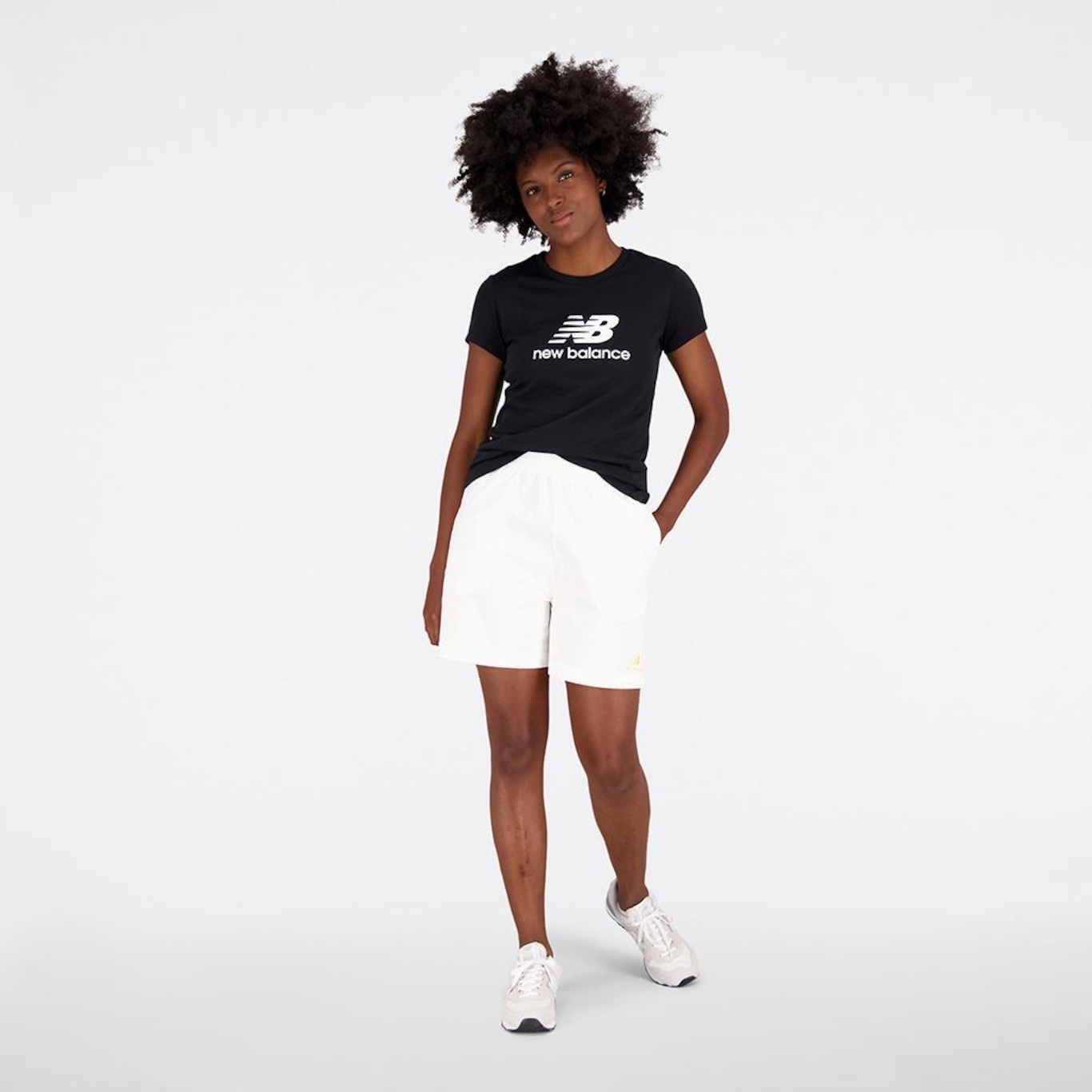 Camiseta New Balance Essentials Basic - Feminina - Foto 5