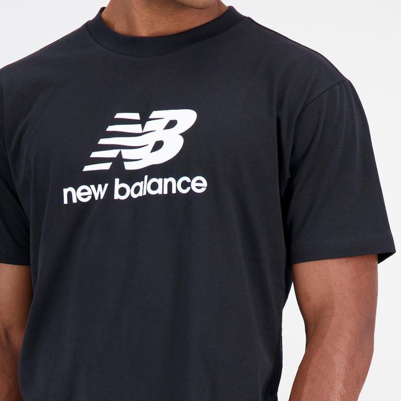 Camiseta New Balance Essentials Basic - Masculina - Foto 2