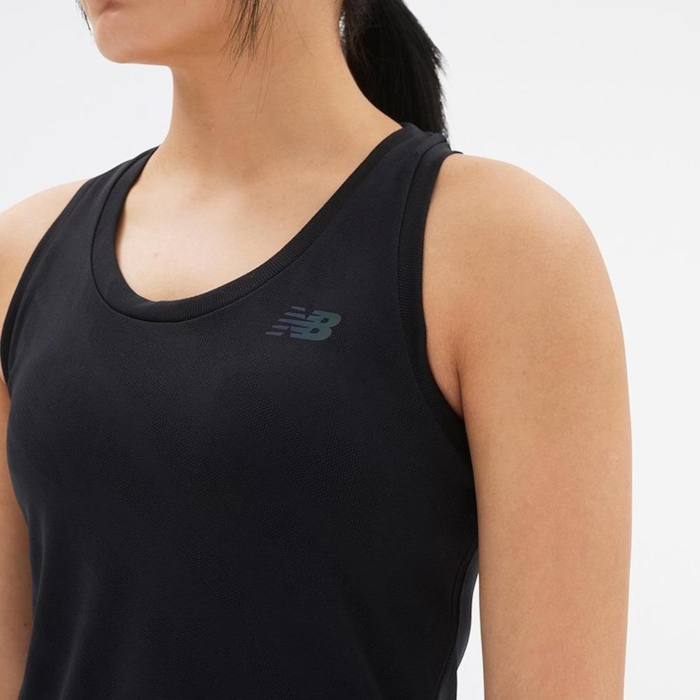 Camiseta Regata New Balance Q Speed Jacquard - Feminina - Foto 4