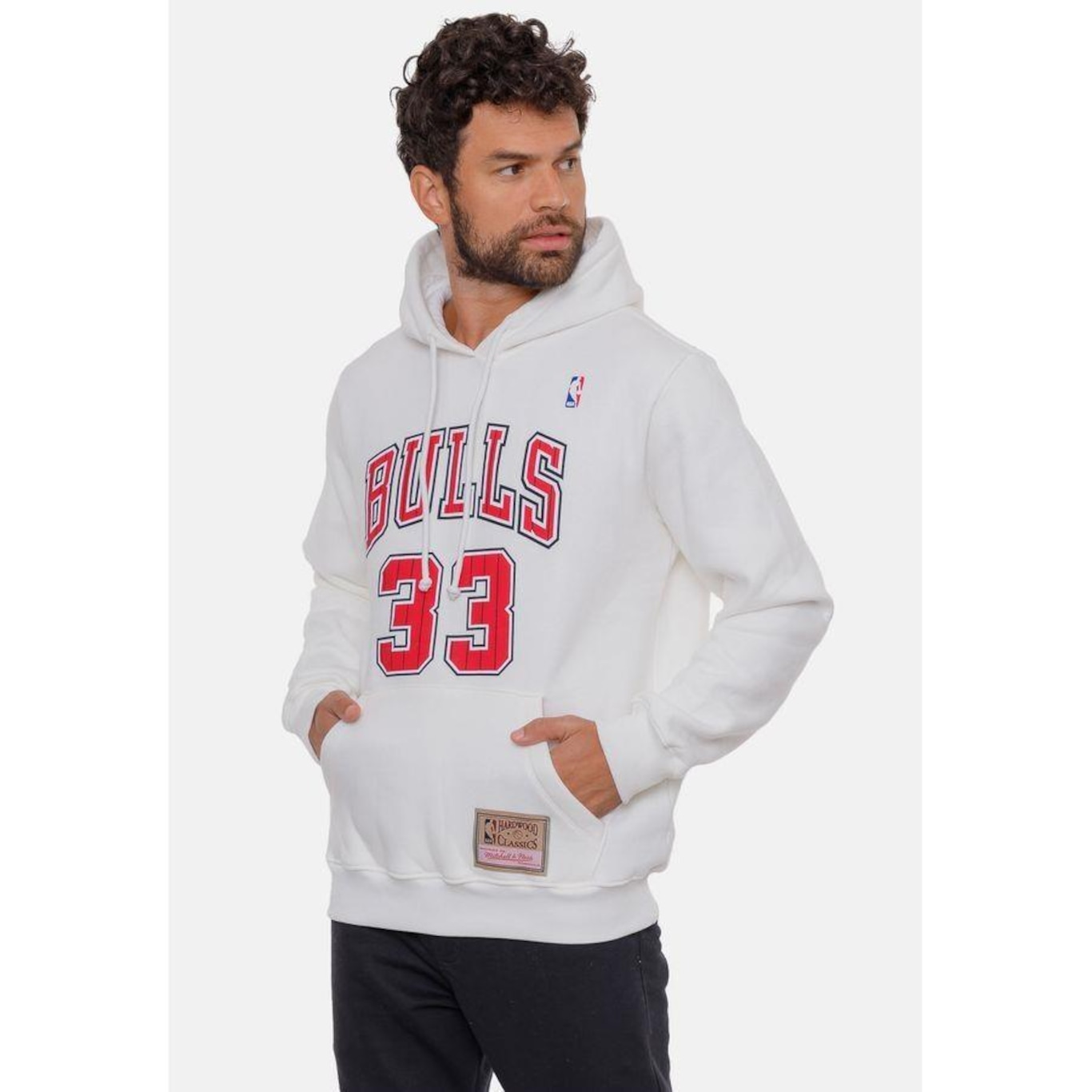 Blusão de Moletom com Capuz Mitchell & Ness Scottie Pippen Chicago Bulls Natural - Masculino - Foto 4