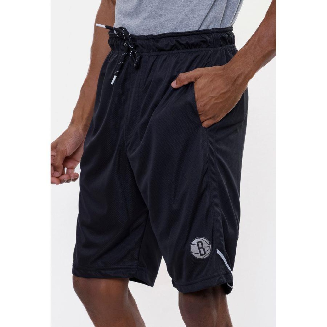 Bermuda Nba Sintética Silver Logo Brooklyn Nets - Masculina - Foto 3