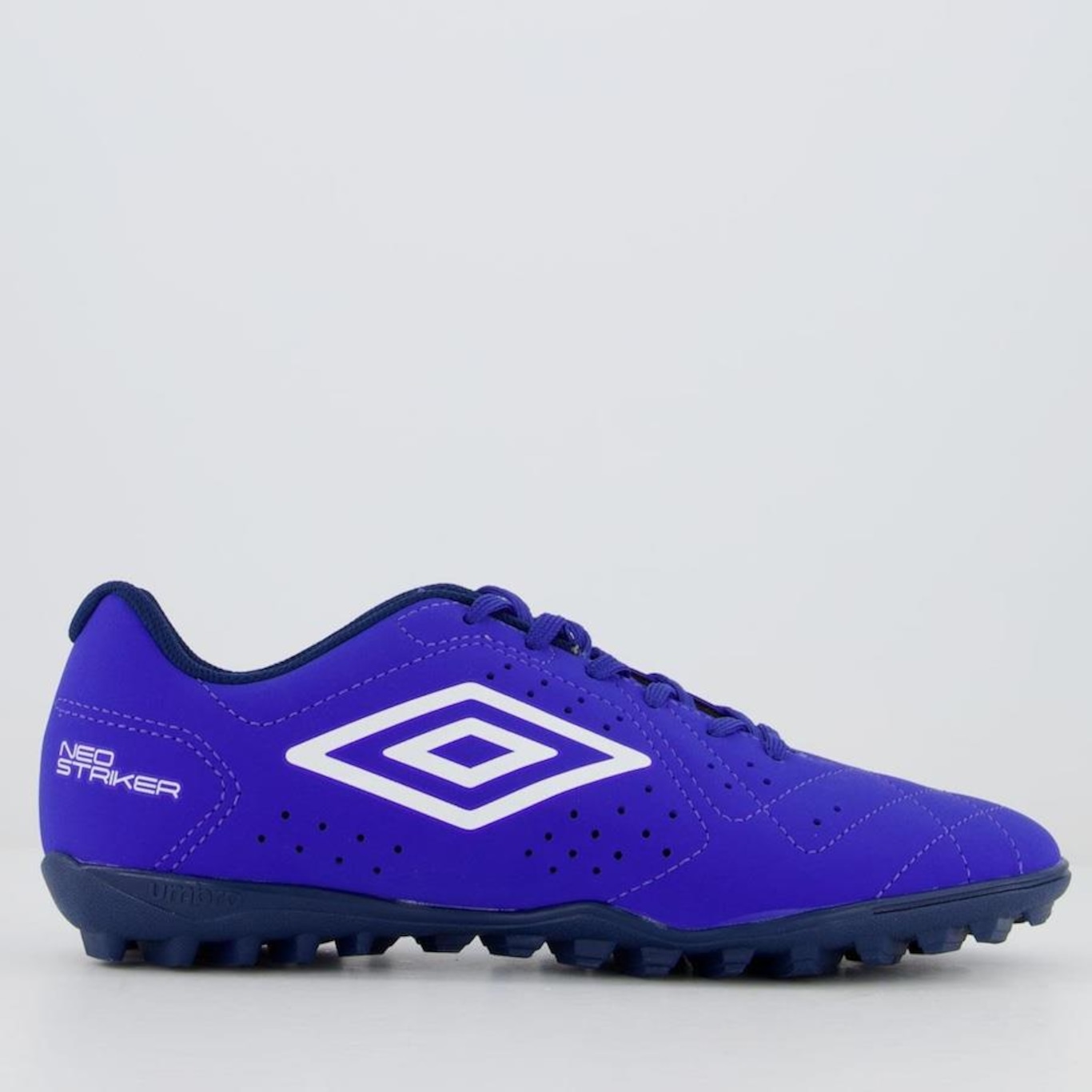 Chuteira Society Umbro Neo Striker - Adulto - Foto 1