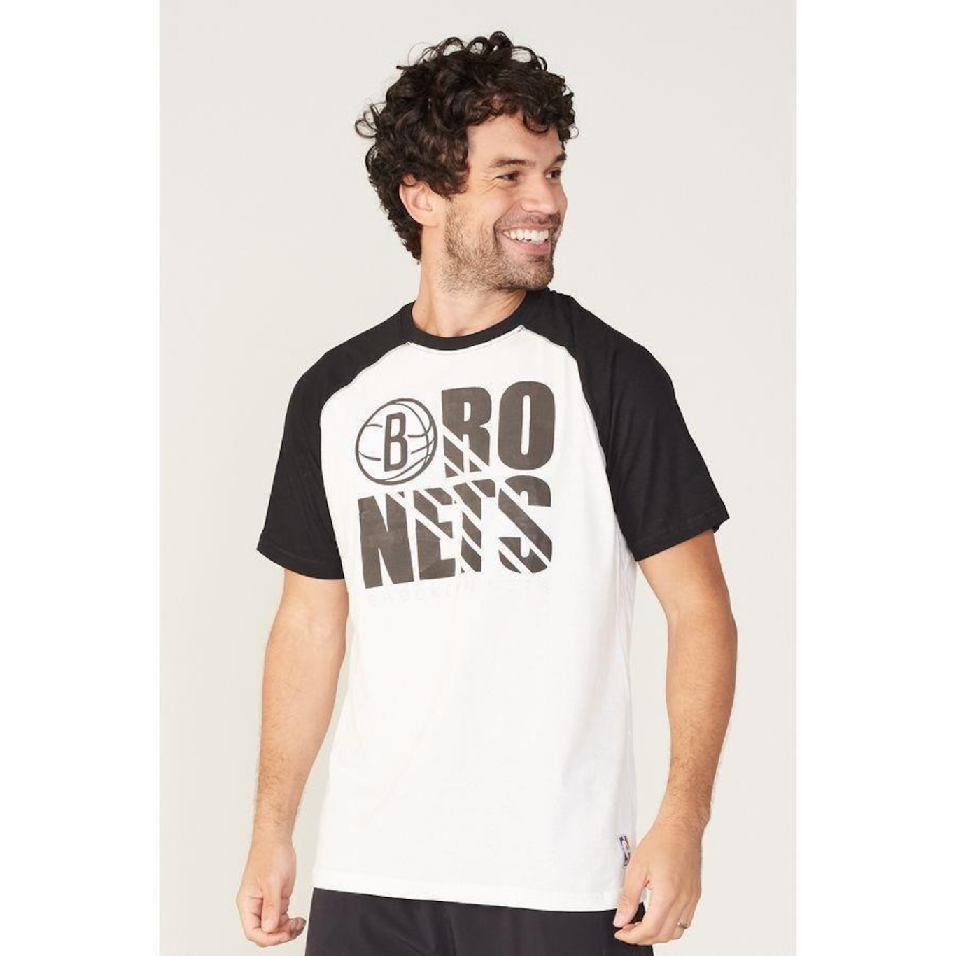 Camiseta Nba Raglan Estampada Brooklyn Nets - Masculina - Foto 1