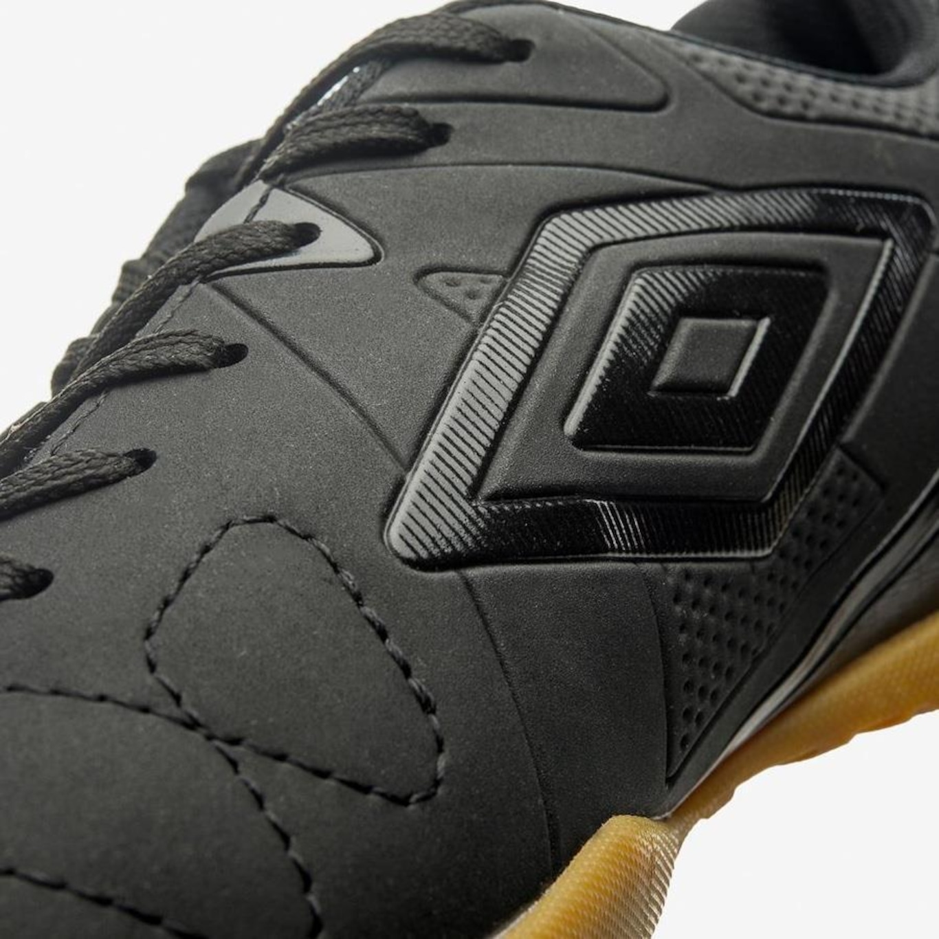 Chuteira Futsal Umbro Attak Eternal - Adulto - Foto 3