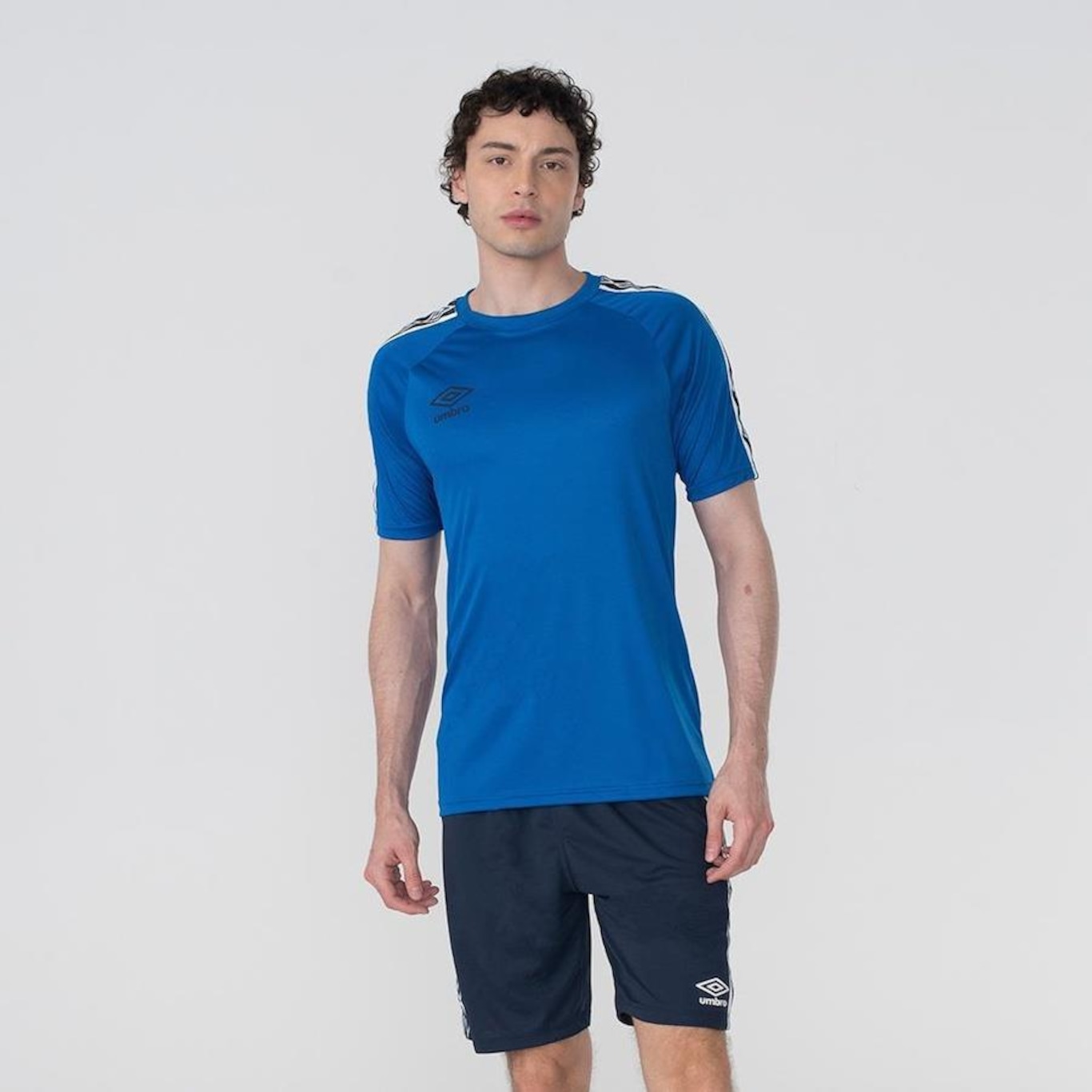 Camiseta Umbro Tradicional Tape - Masculina - Foto 1