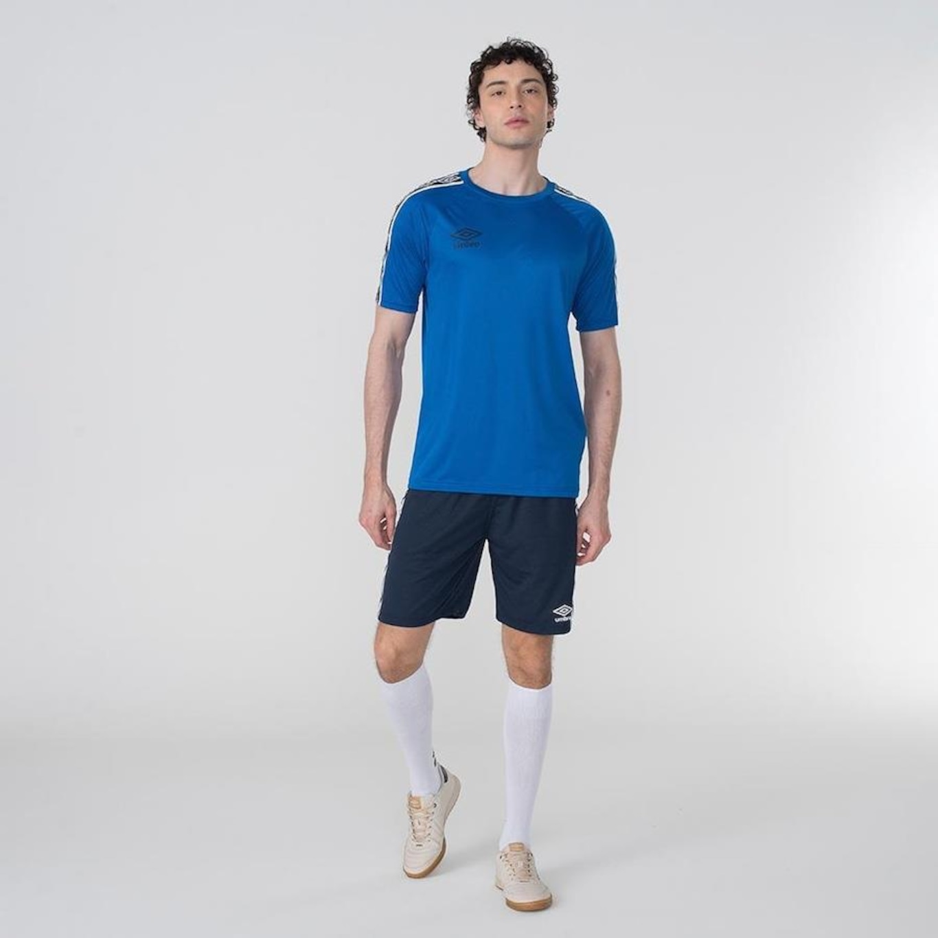 Camiseta Umbro Tradicional Tape - Masculina - Foto 2