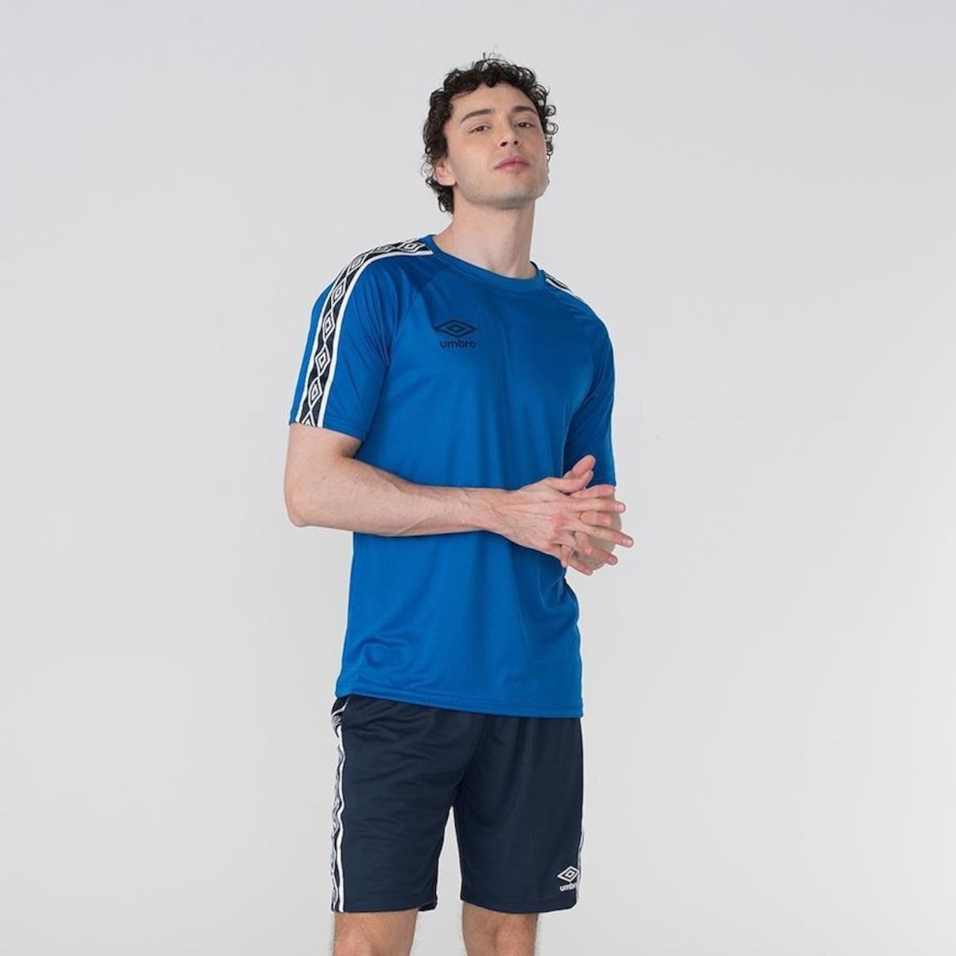 Camiseta Umbro Tradicional Tape - Masculina - Foto 4