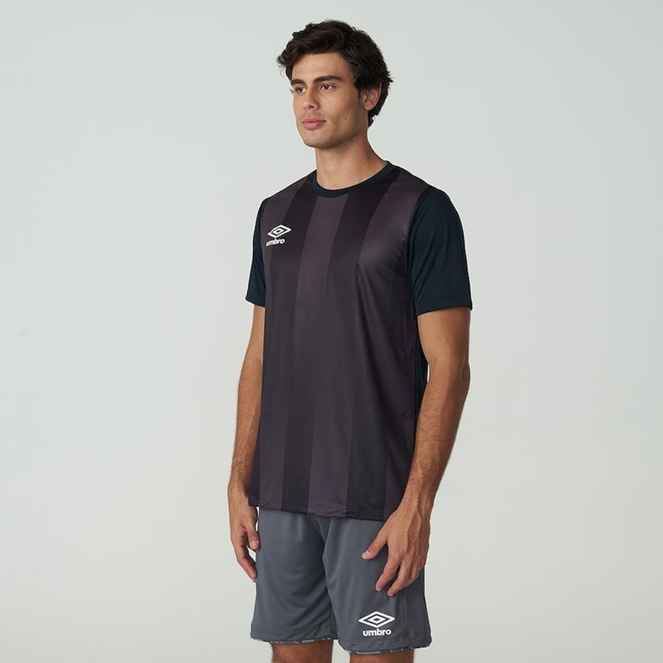 Camiseta Umbro Gridlines - Masculina - Foto 3