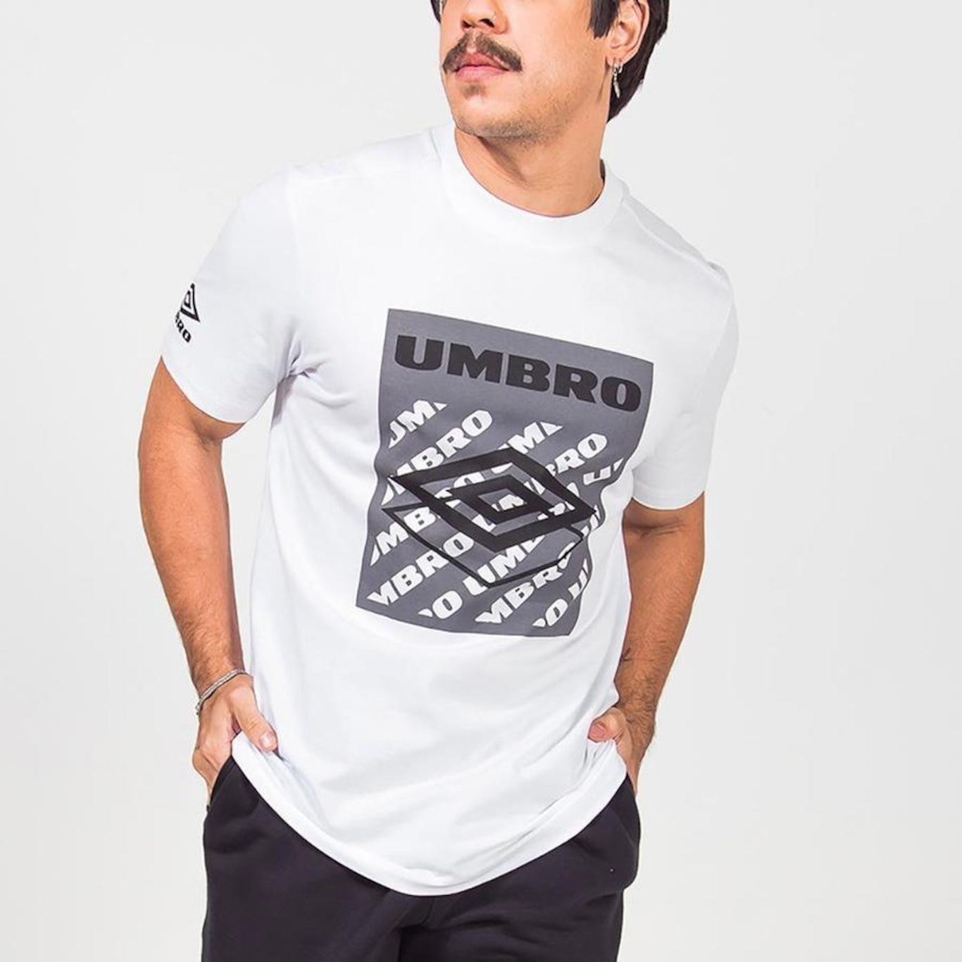 Camiseta Umbro Authentic Club - Masculina - Foto 1