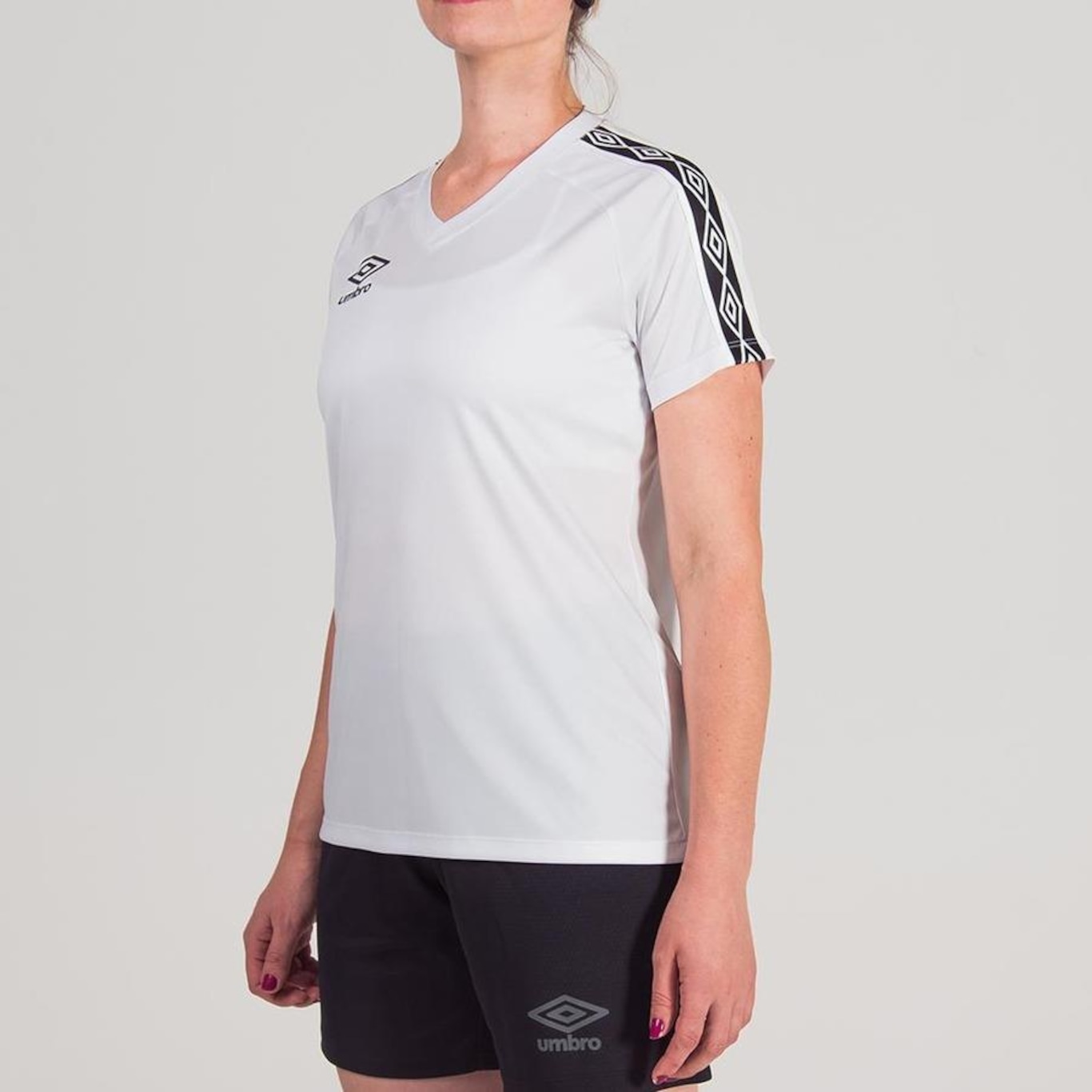 Camiseta Umbro Traditional Tape - Feminina - Foto 3