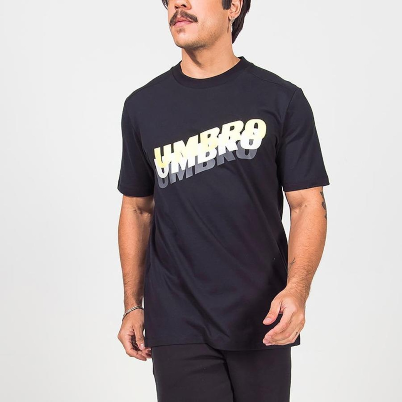 Camiseta Umbro Duo Lettering - Masculina - Foto 1