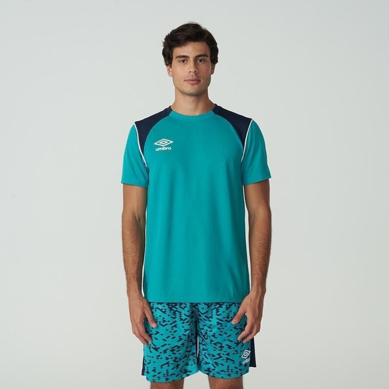 Camiseta Umbro Color Pipe - Masculina - Foto 2