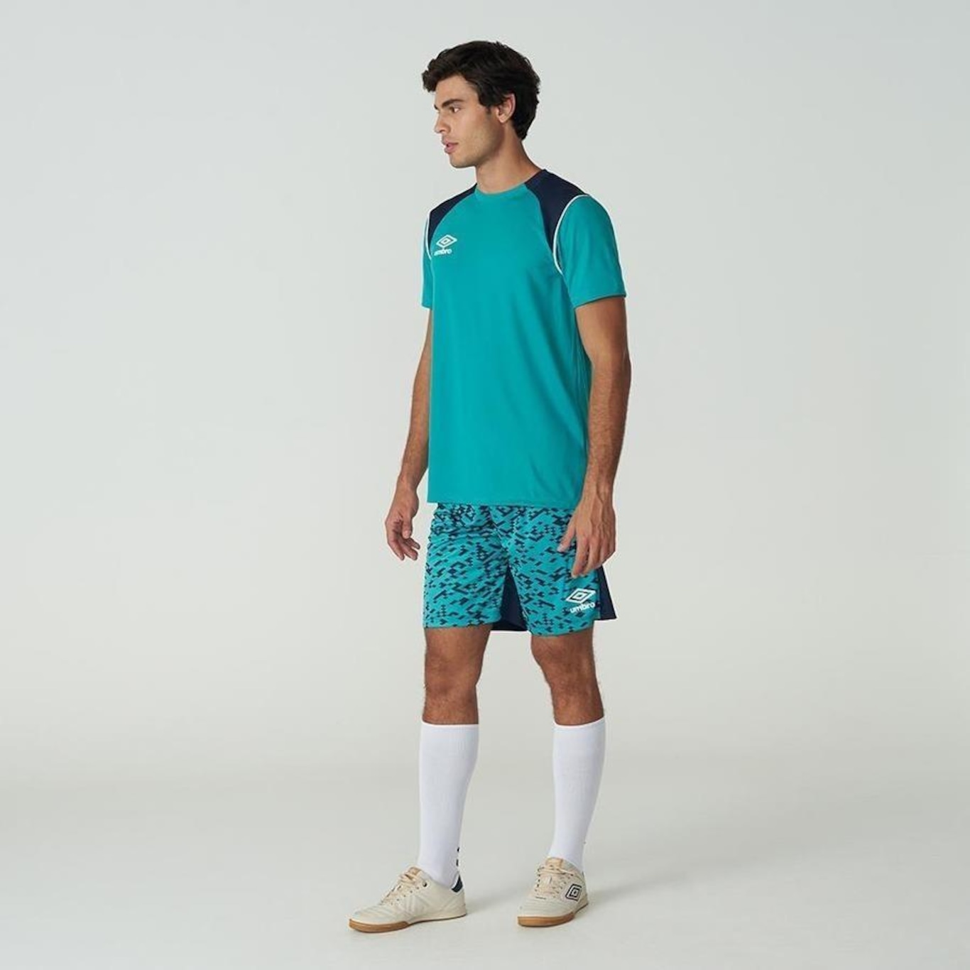 Camiseta Umbro Color Pipe - Masculina - Foto 4