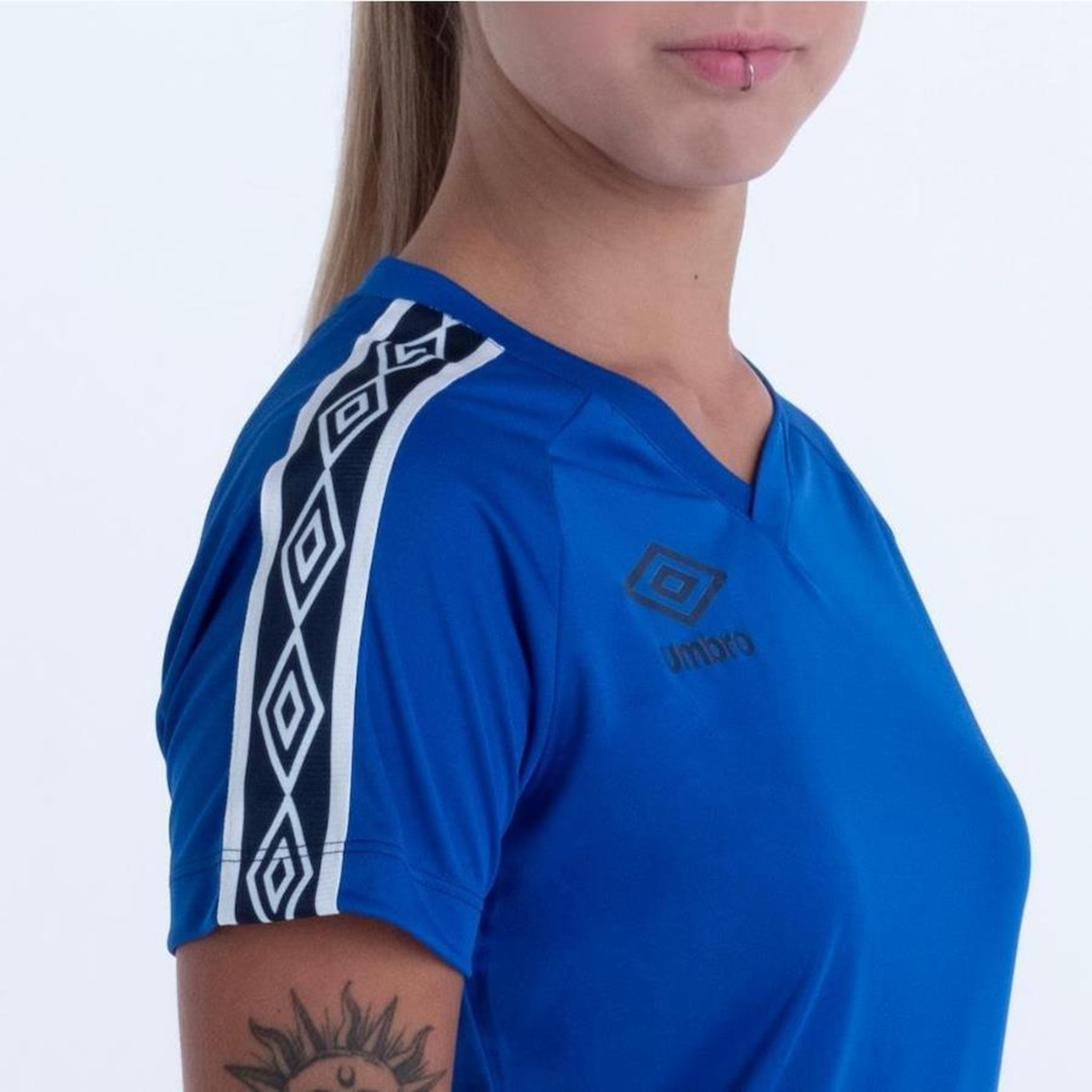 Camisa Umbro Traditional Tape - Feminina - Foto 4