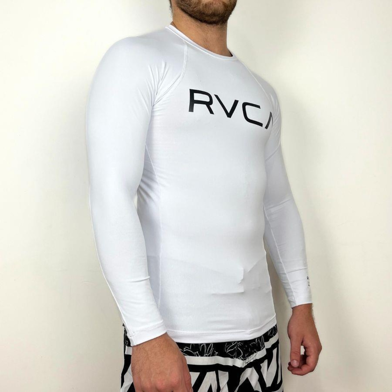 Camiseta Rvca Manga Longa Big Surf - Masculina - Foto 4