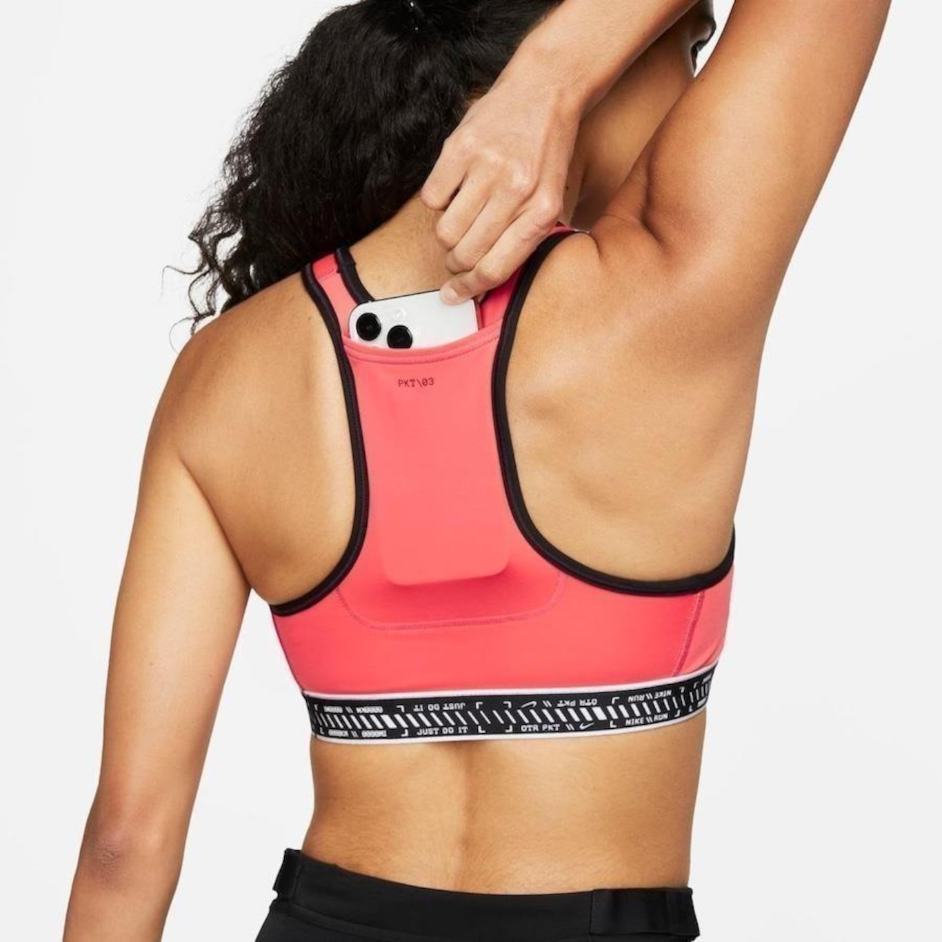 Top Fitness Nike Swoosh On The Run - Feminino em Promoção