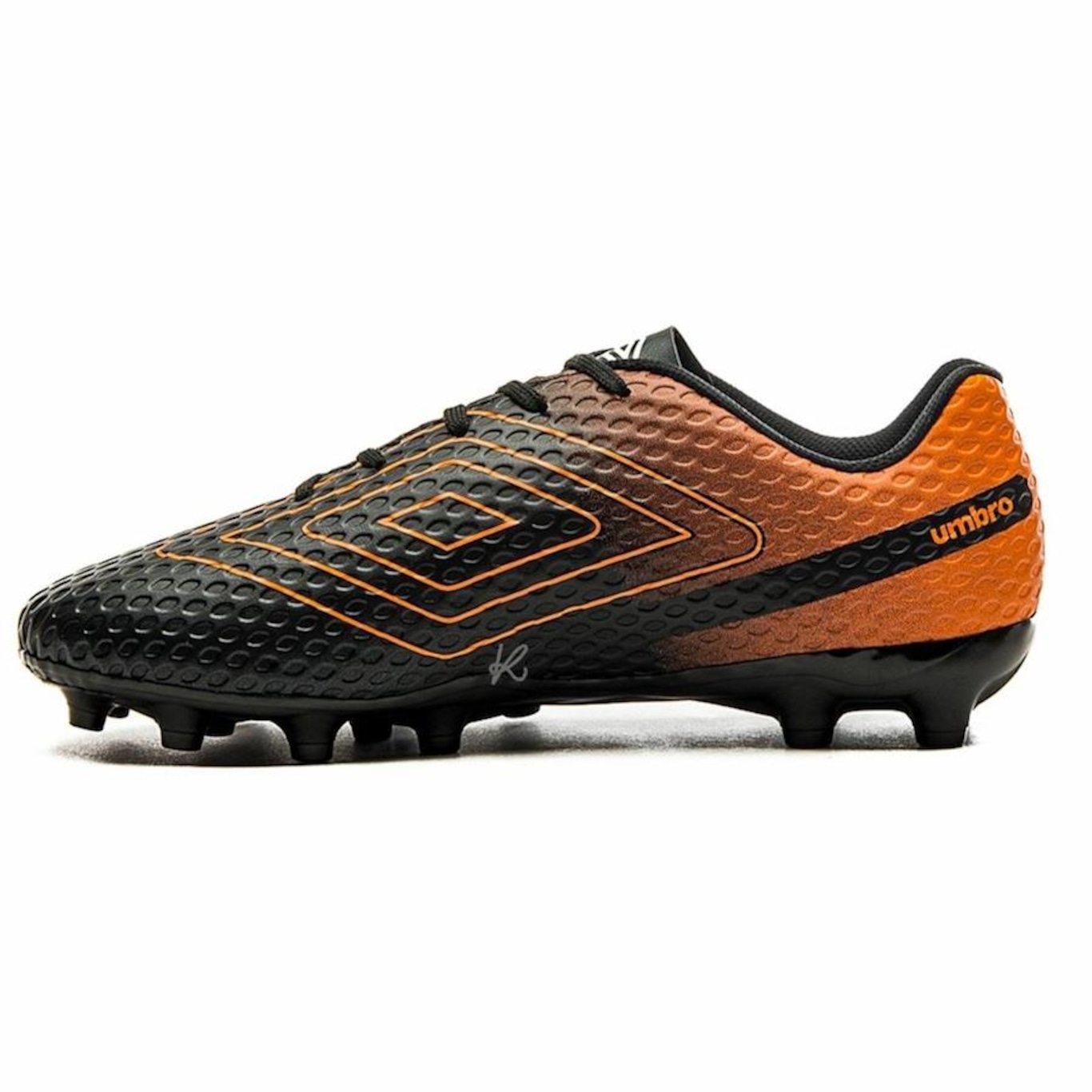 Chuteira de Futebol de Campo Umbro Warskin + Meias - Adulto - Foto 4