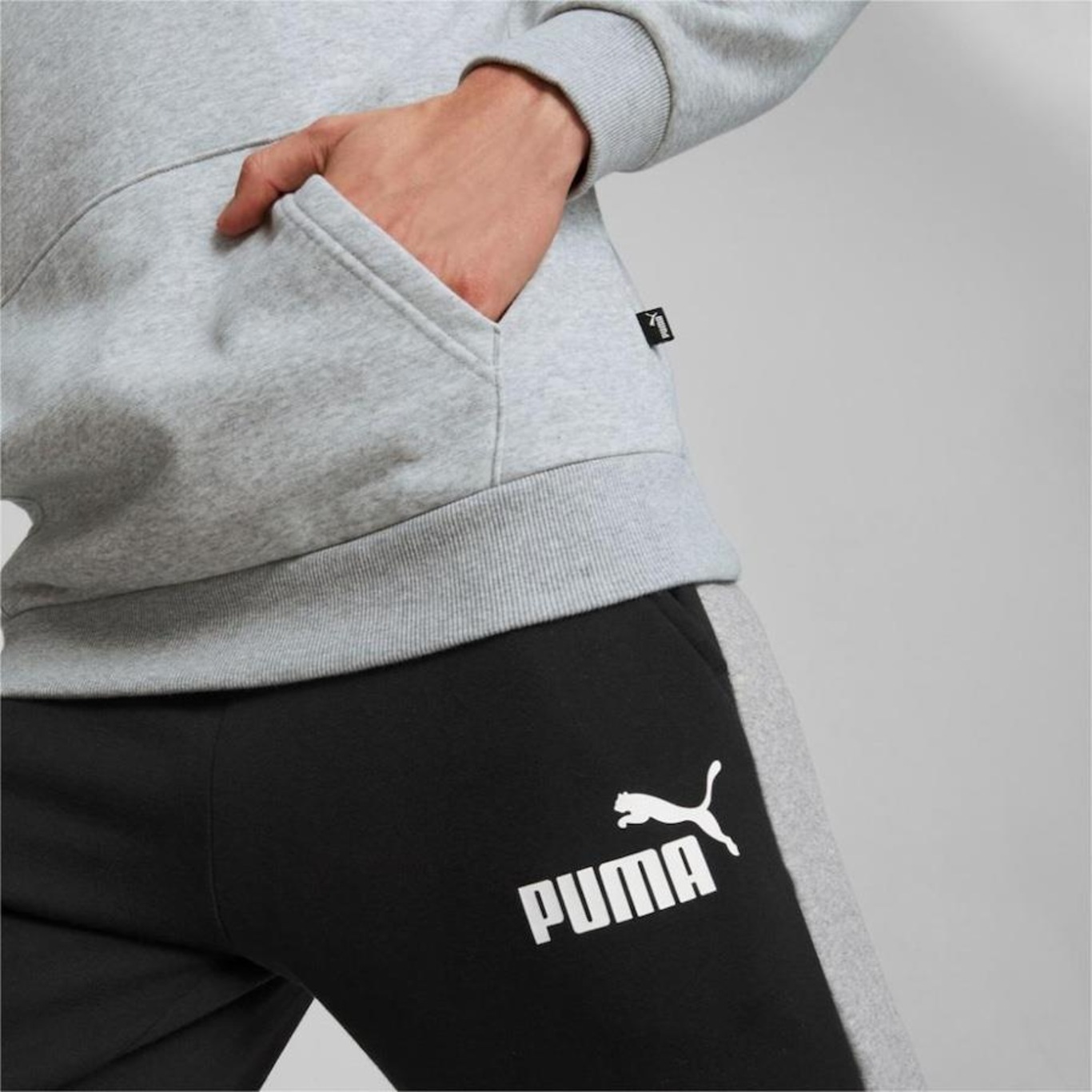 Blusão de Moletom Puma Canguru Ess+ 2 Col Big Logo Light Gray Heather - Masculino - Foto 4