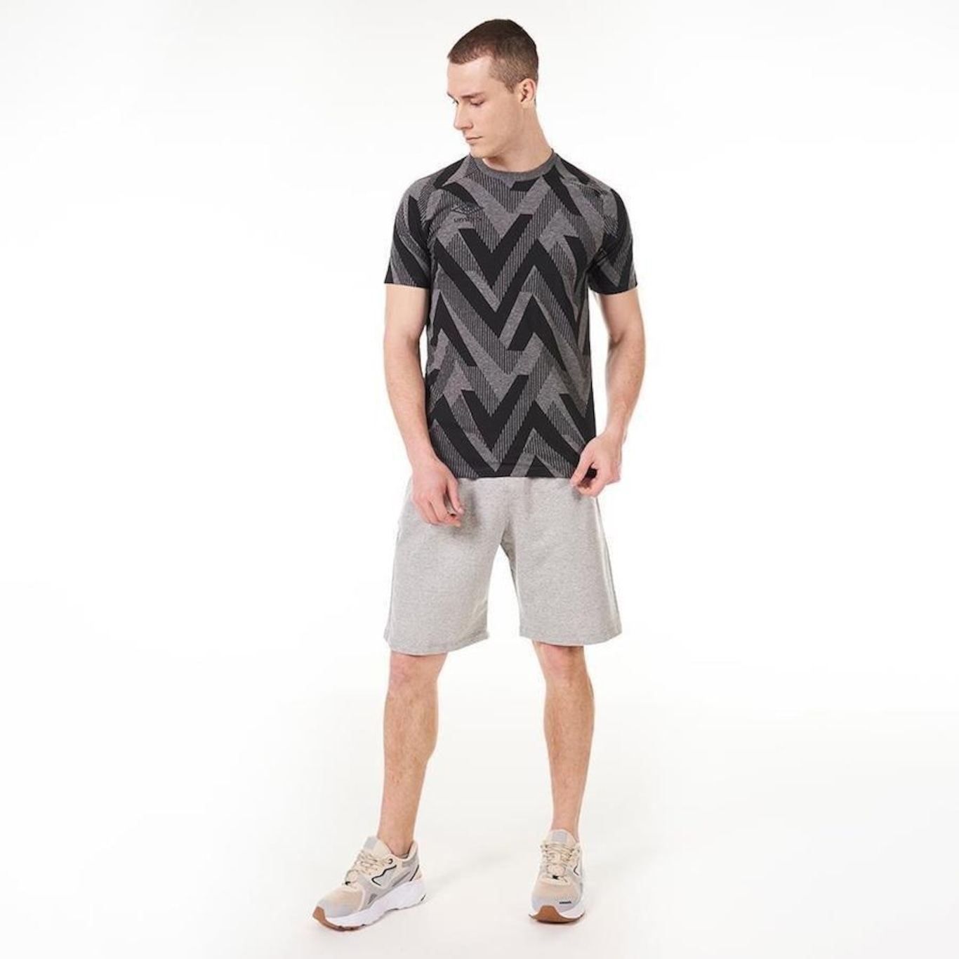 Camiseta Umbro Diamond Club - Masculina - Foto 3