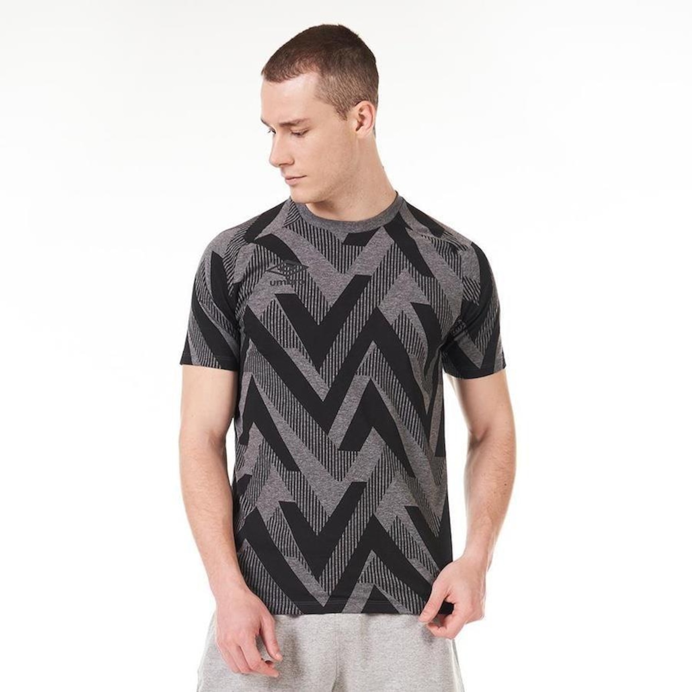 Camiseta Umbro Diamond Club - Masculina - Foto 4