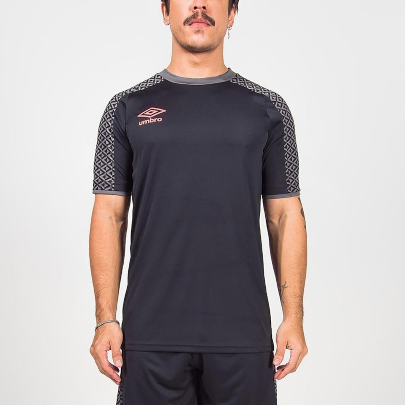 Camiseta Umbro Pro 5 - Masculina - Foto 1