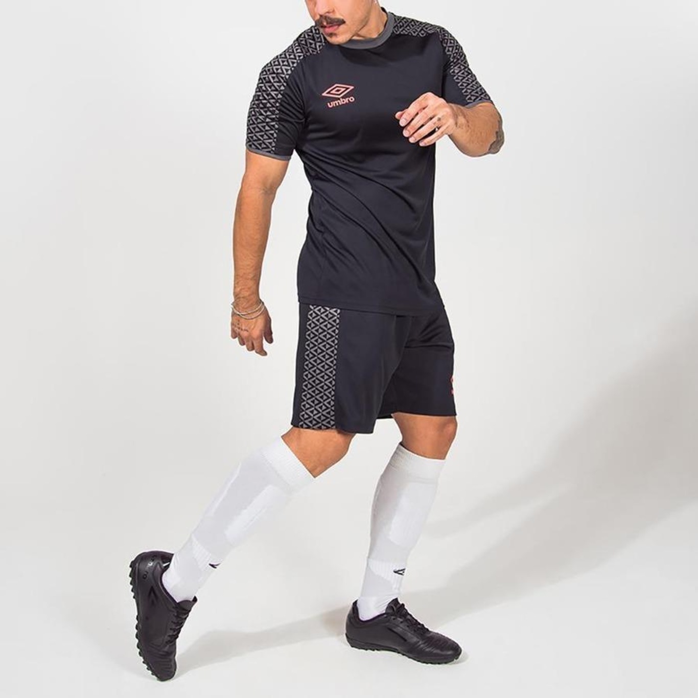 Camiseta Umbro Pro 5 - Masculina - Foto 4