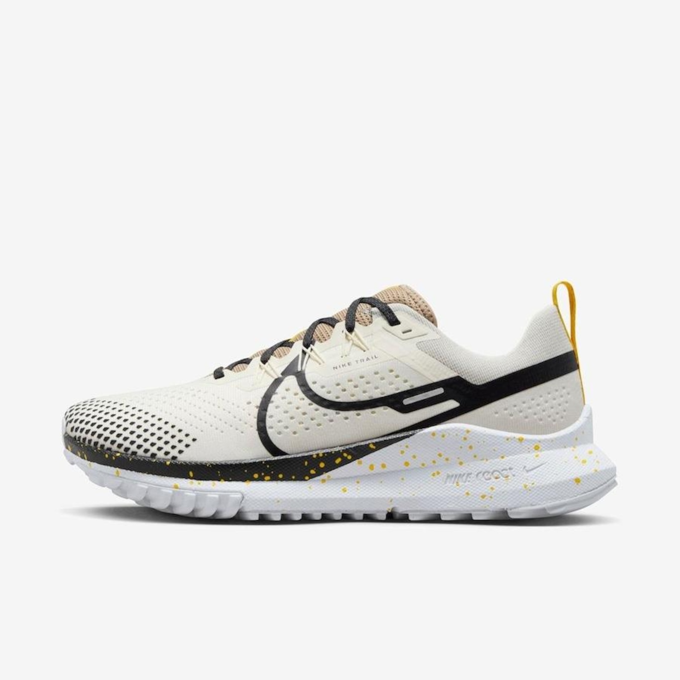 Black and best sale gold nike pegasus