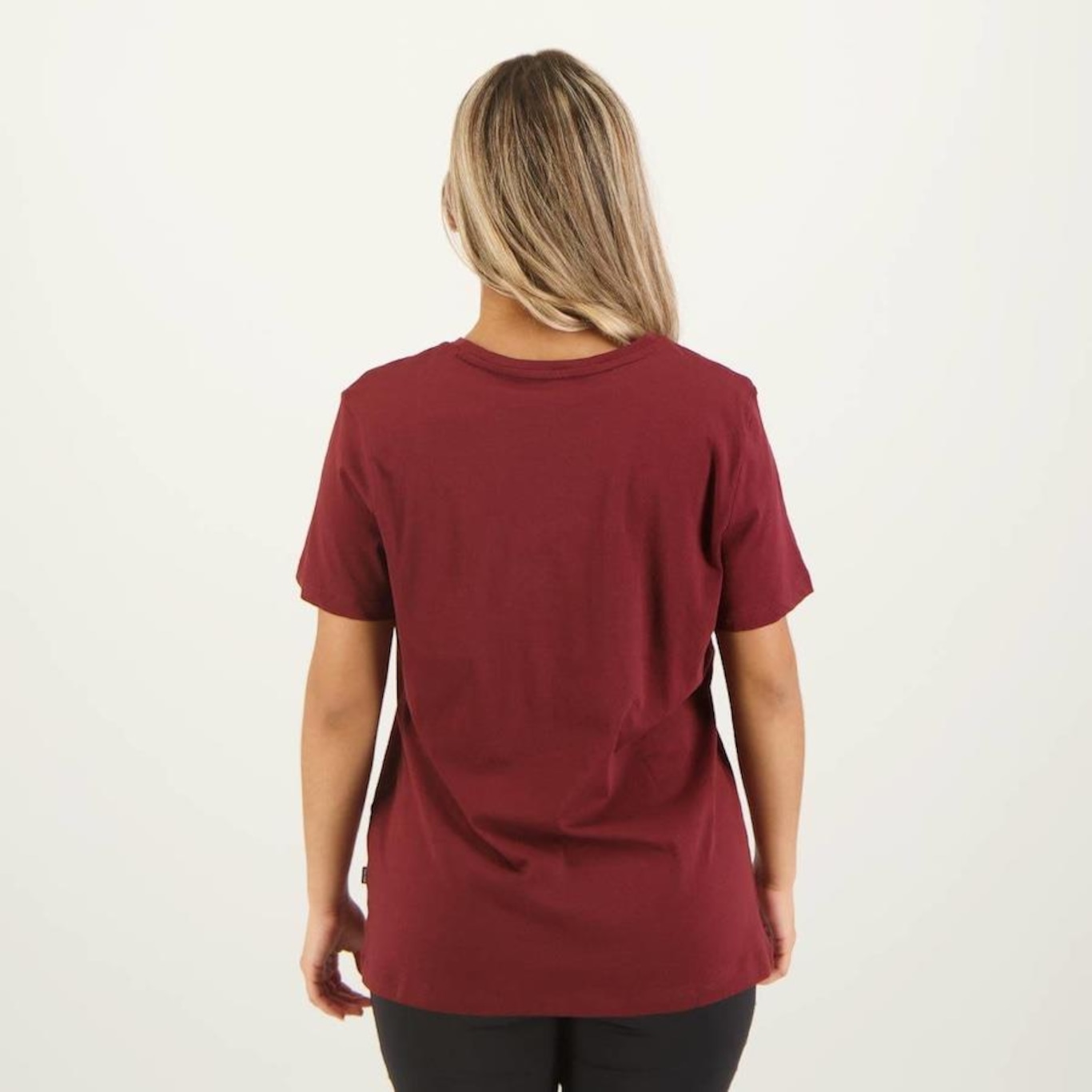 Camiseta Puma Ess Mettalic Logo - Feminina - Foto 3