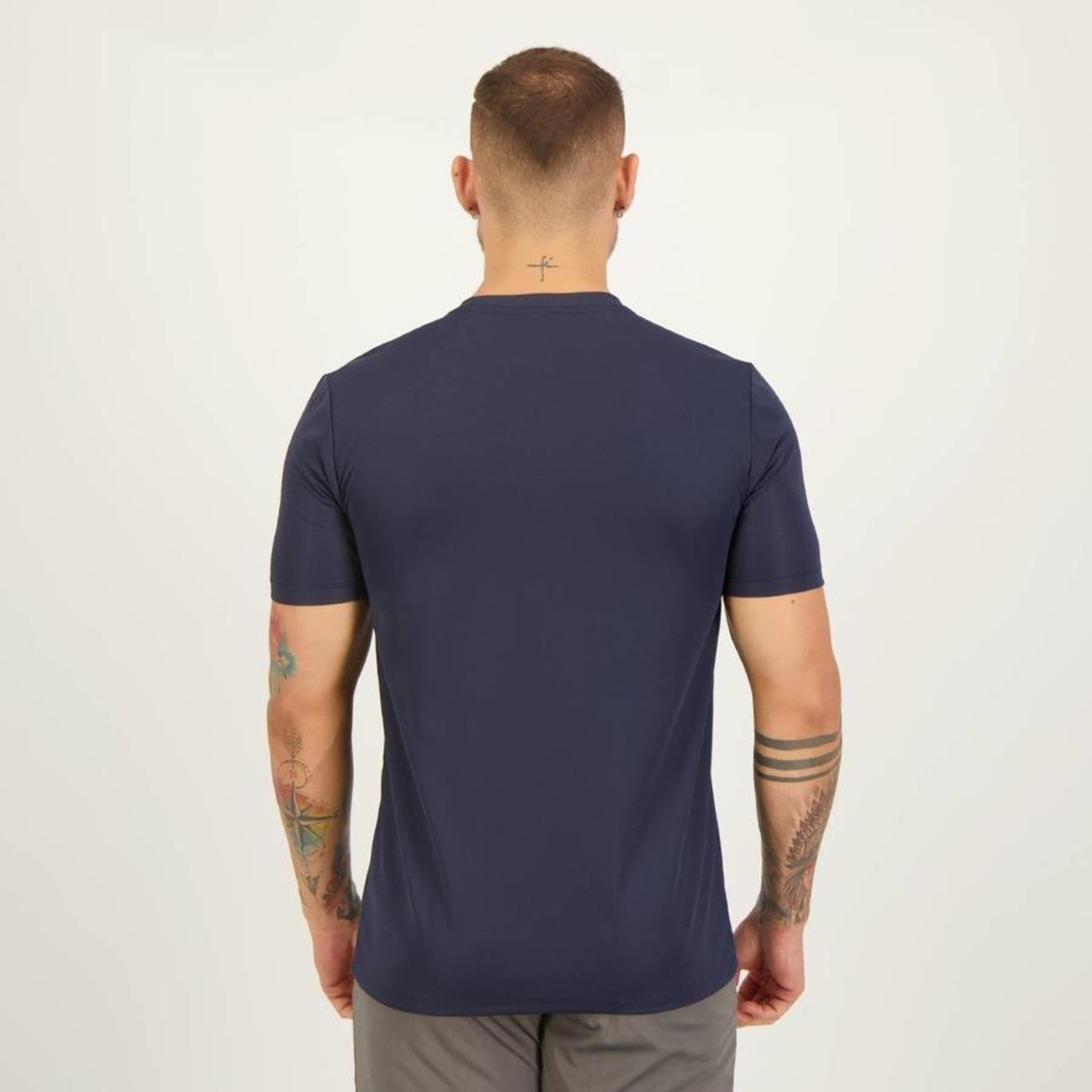 Camiseta Umbro Essential Uv15+ - Masculina - Foto 3