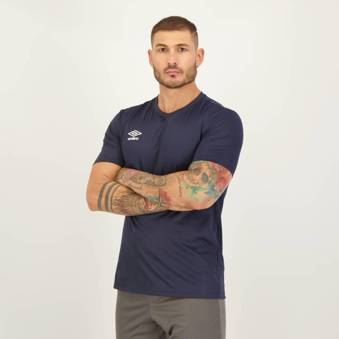 Camiseta Umbro Essential Uv15+ - Masculina - Foto 5