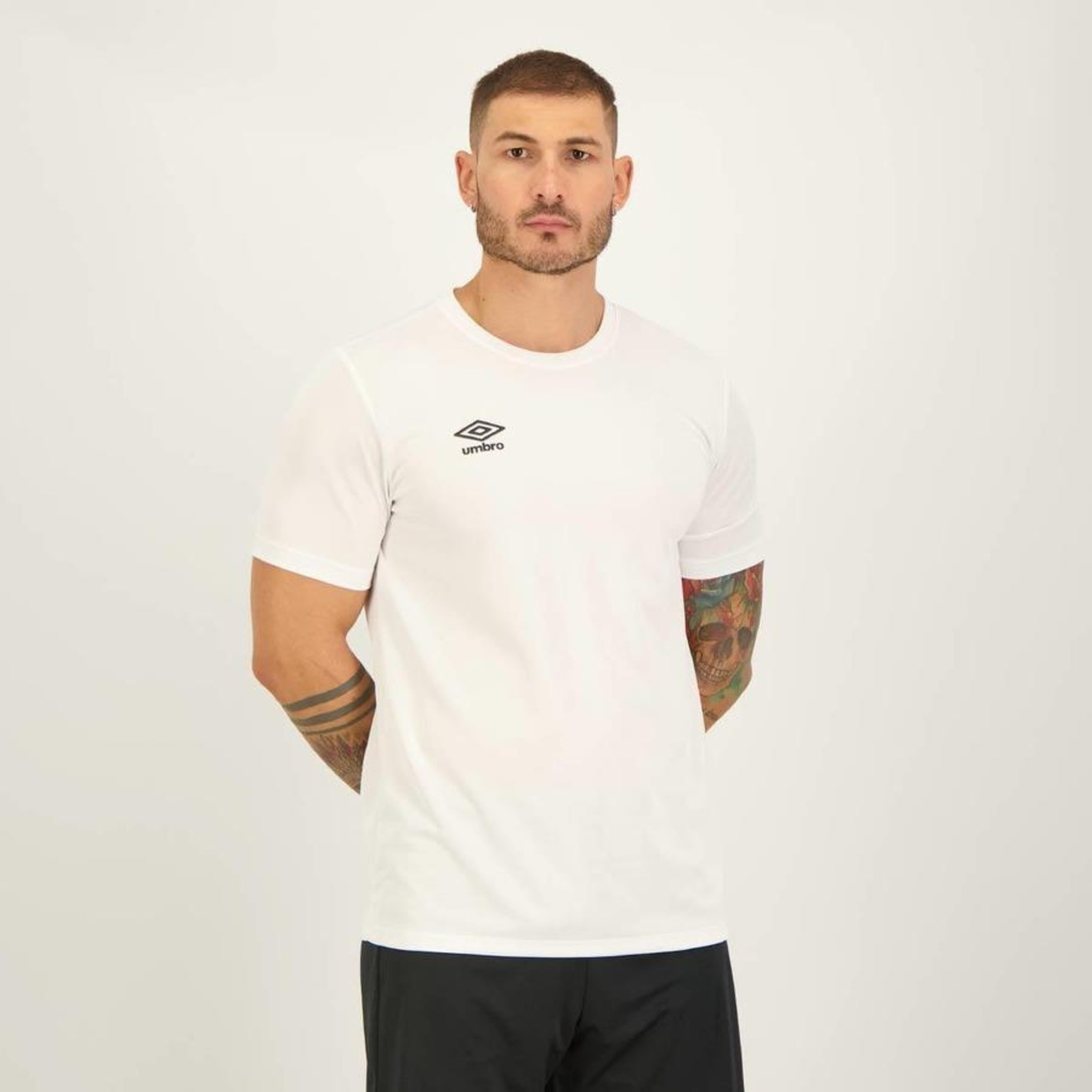 Camiseta Umbro Essential I - Masculina - Foto 2