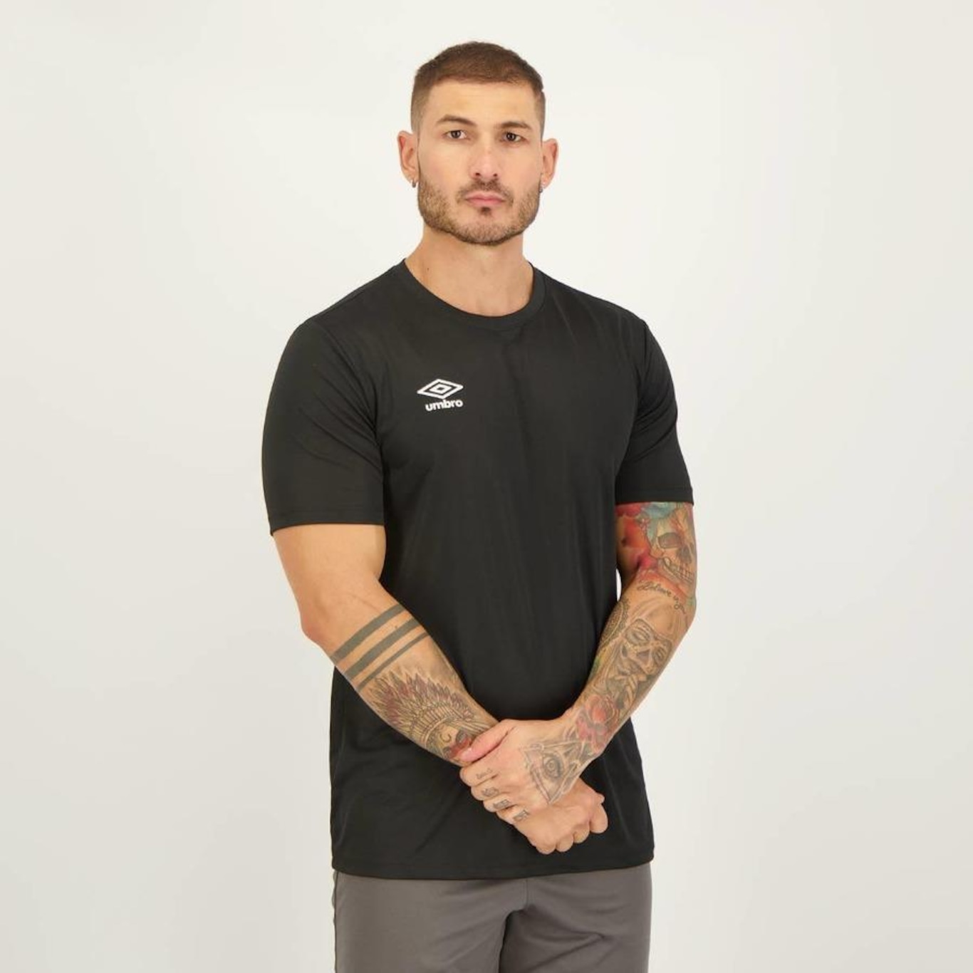 Camiseta Umbro Essential I - Masculina - Foto 2