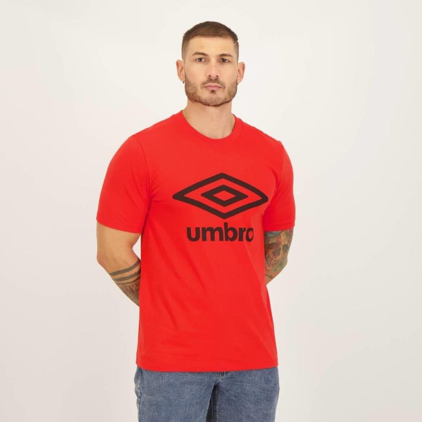 Camiseta Umbro Essential Logo - Masculina - Foto 2