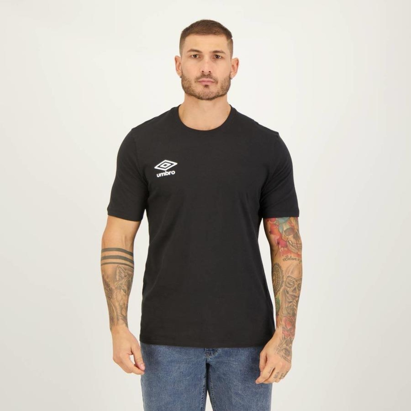 Camiseta Umbro Essential - Masculina - Foto 1