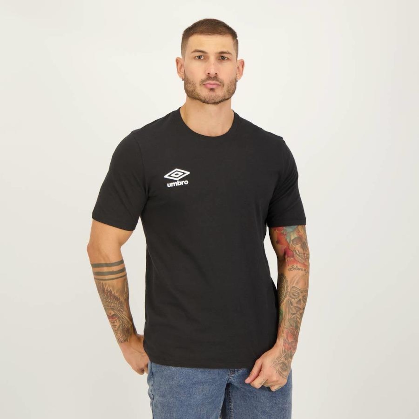 Camiseta Umbro Essential - Masculina - Foto 2